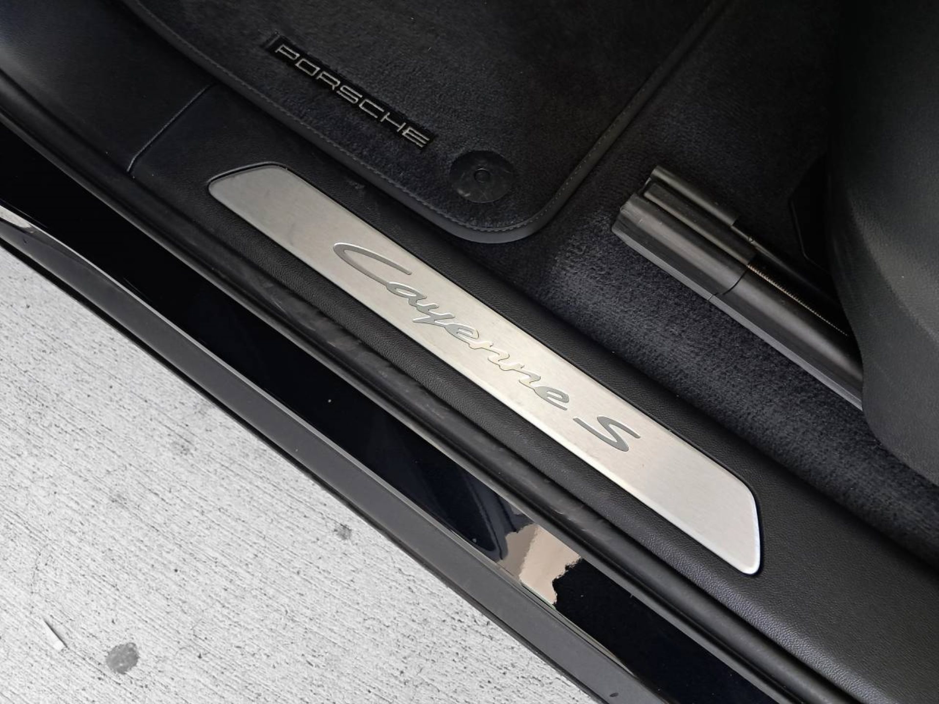 PORSCHE Cayenne S E-Hybrid-image-28