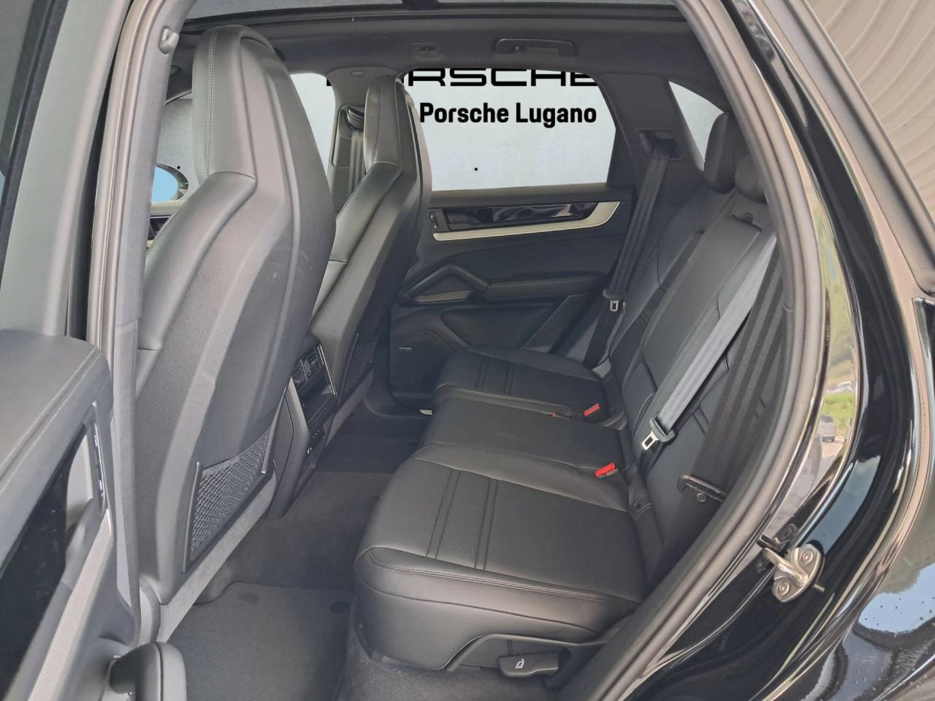 PORSCHE Cayenne S E-Hybrid-image-16