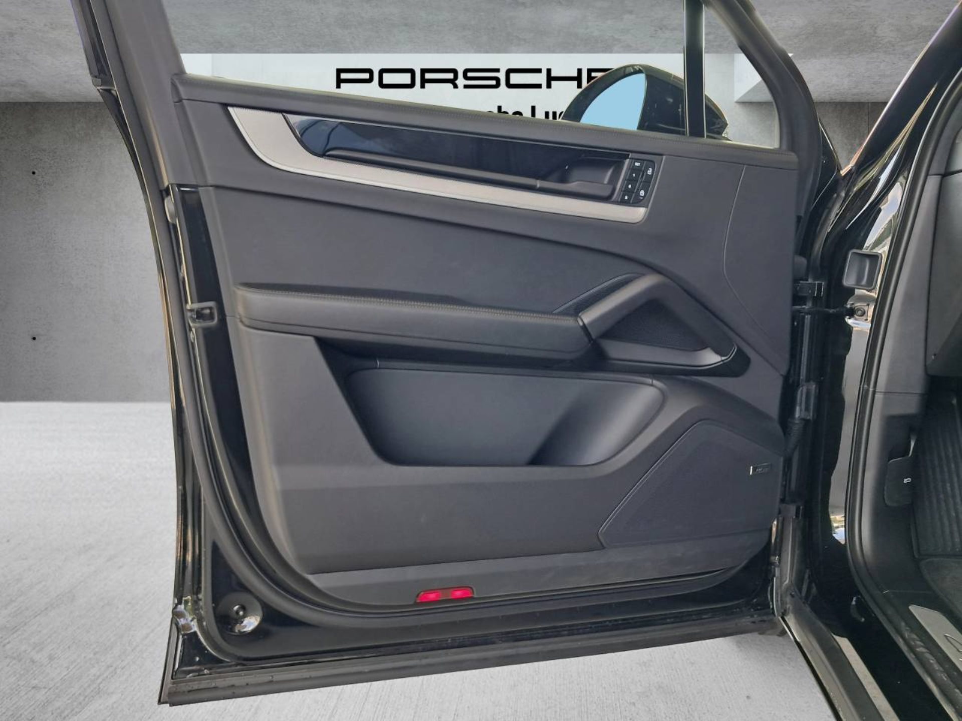 PORSCHE Cayenne S E-Hybrid-image-23