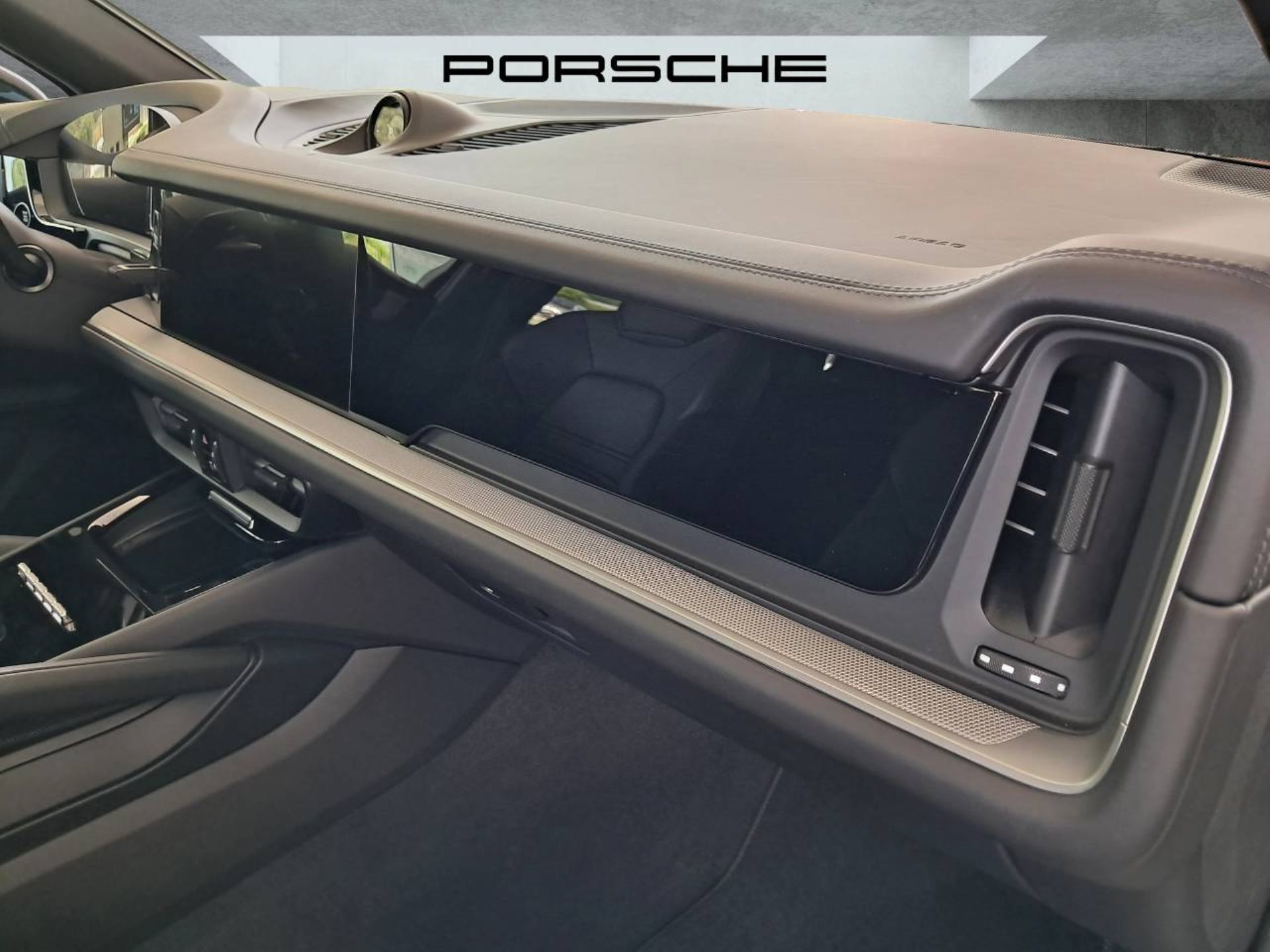 PORSCHE Cayenne S E-Hybrid-image-29