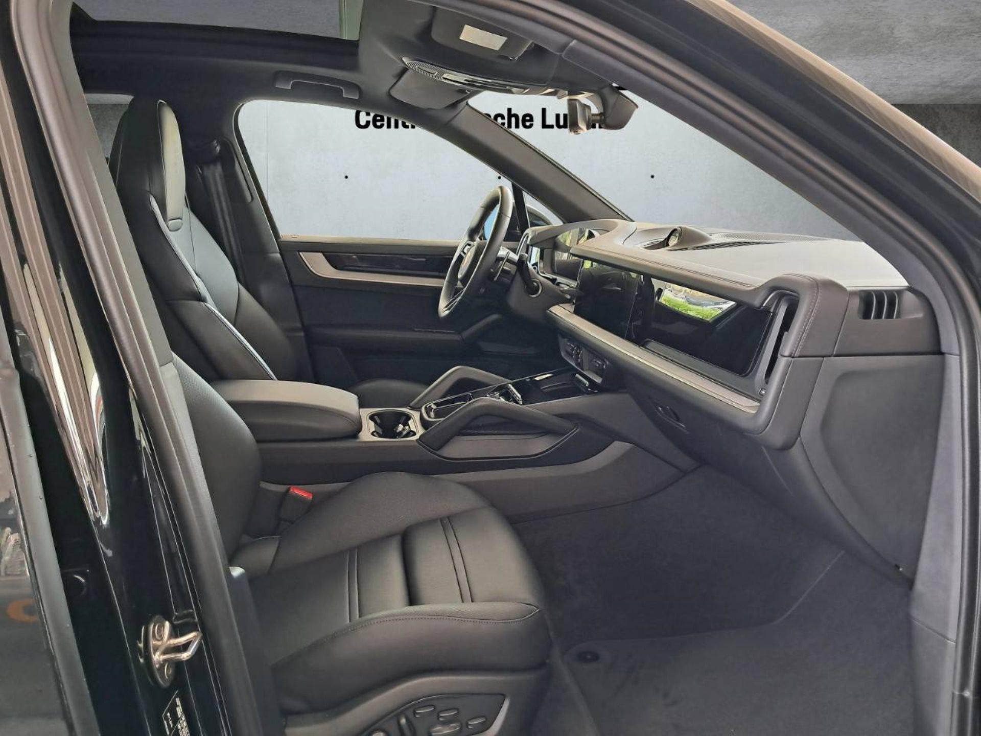 PORSCHE Cayenne S E-Hybrid-image-13