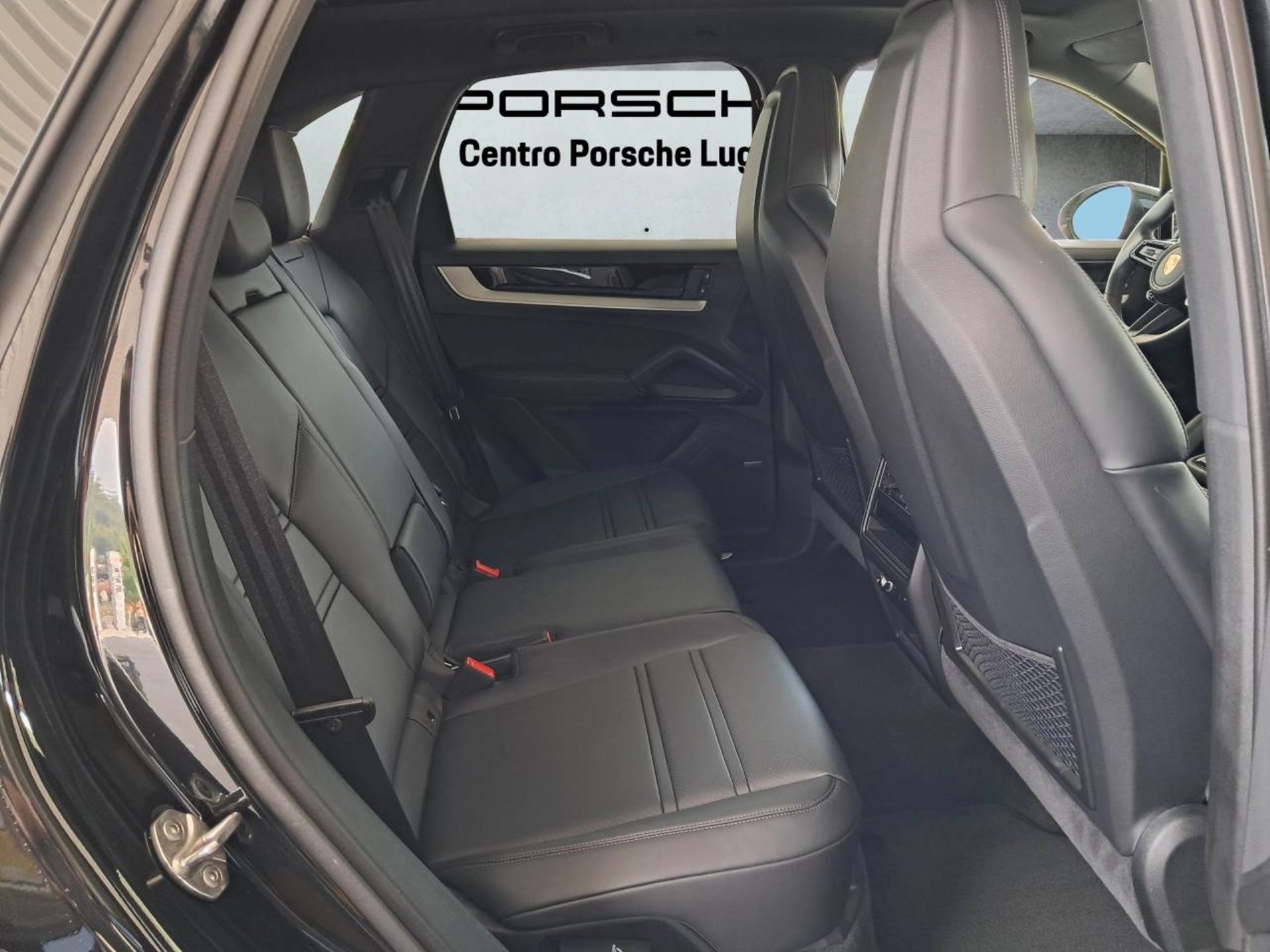 PORSCHE Cayenne S E-Hybrid-image-17