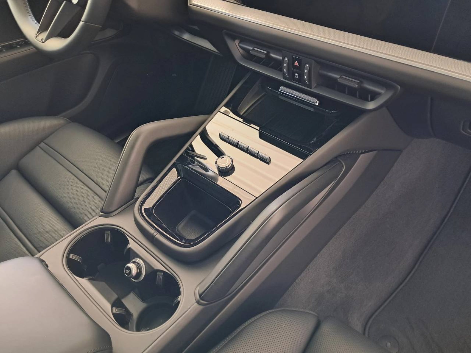 PORSCHE Cayenne S E-Hybrid-image-27