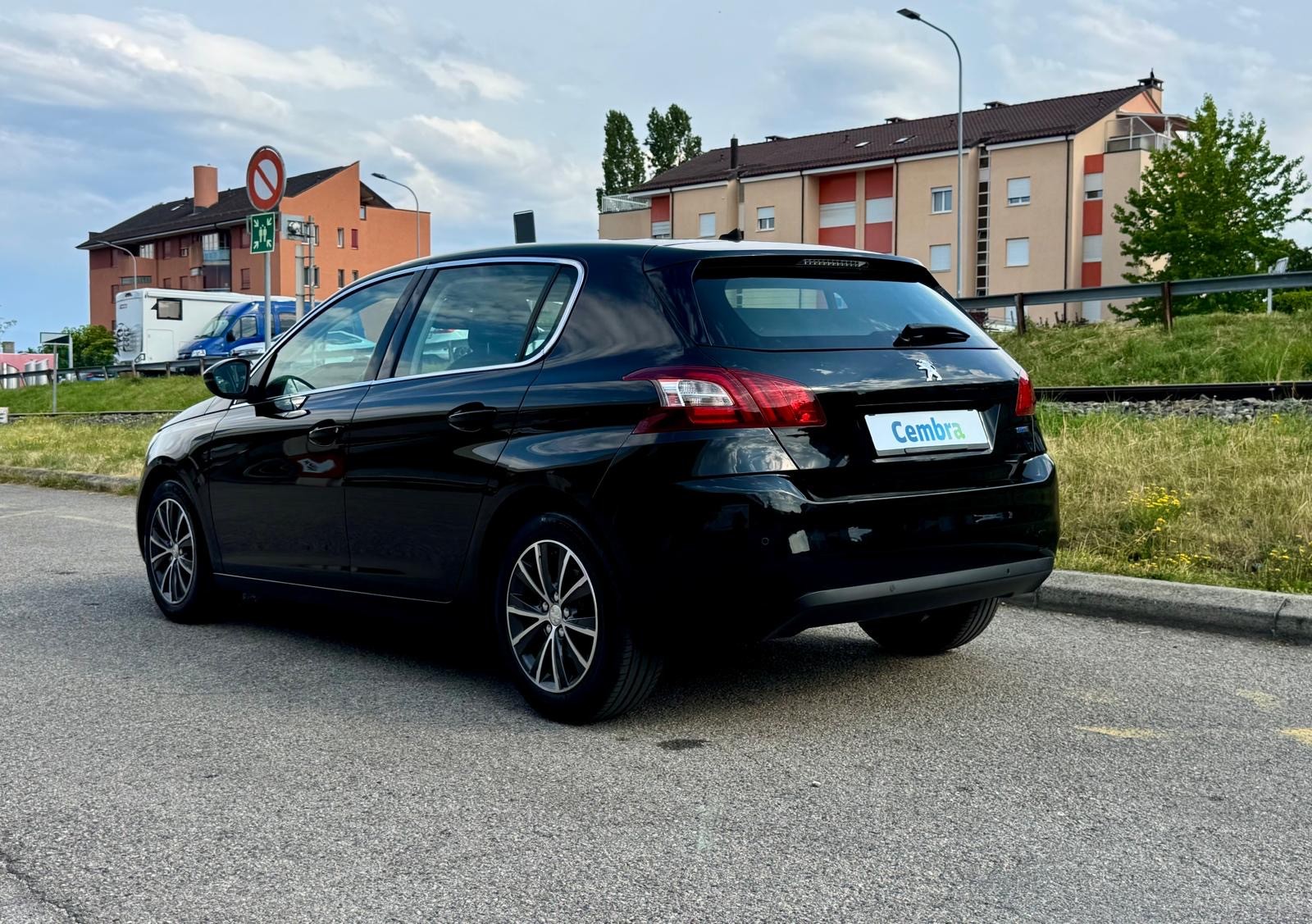 PEUGEOT 308 1.2 THP Allure-image-4