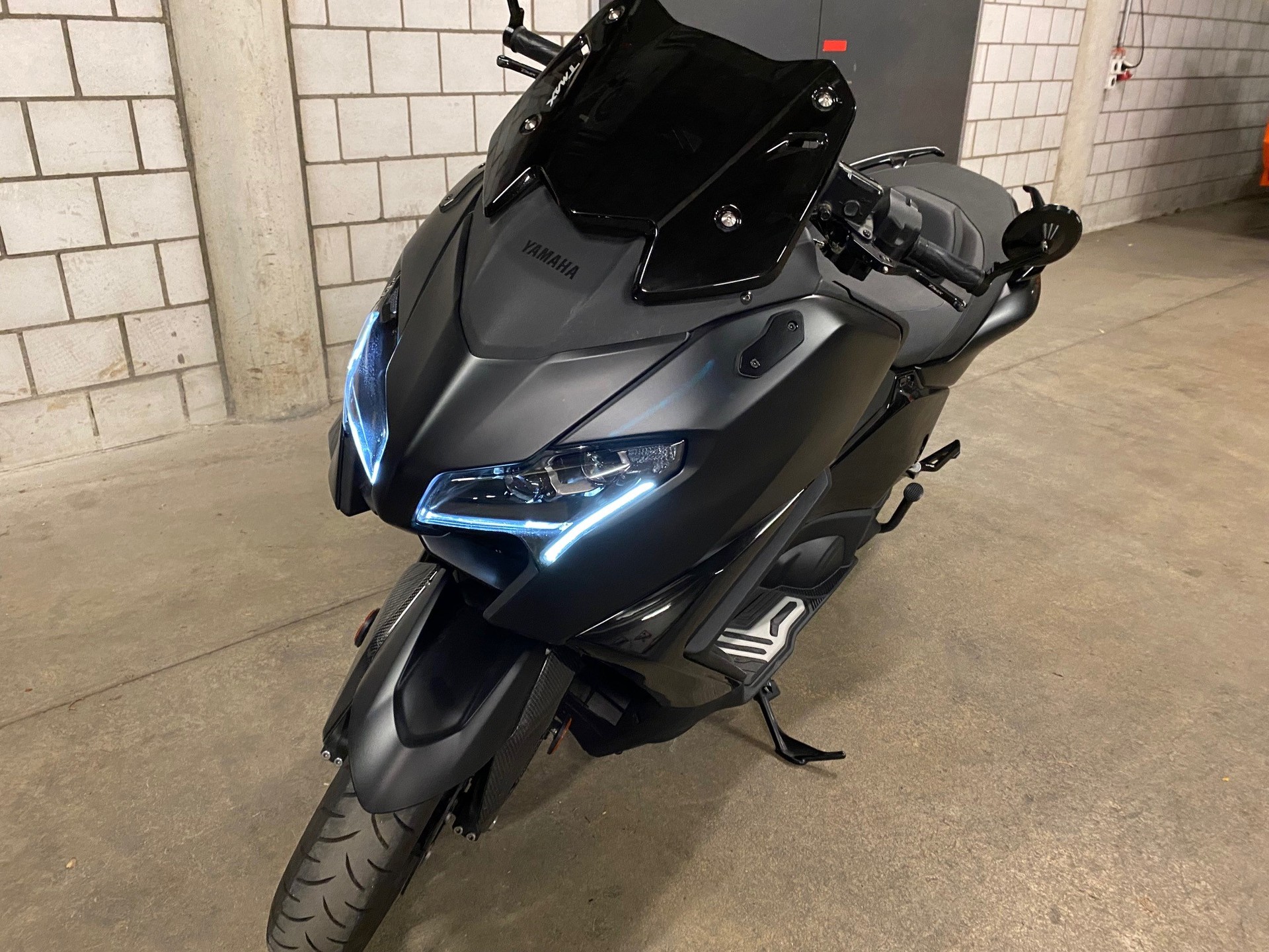 YAMAHA T-MAX (2025 Black Edition)-image-5