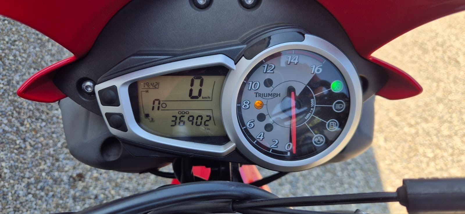 TRIUMPH Street Triple R 675-image-5