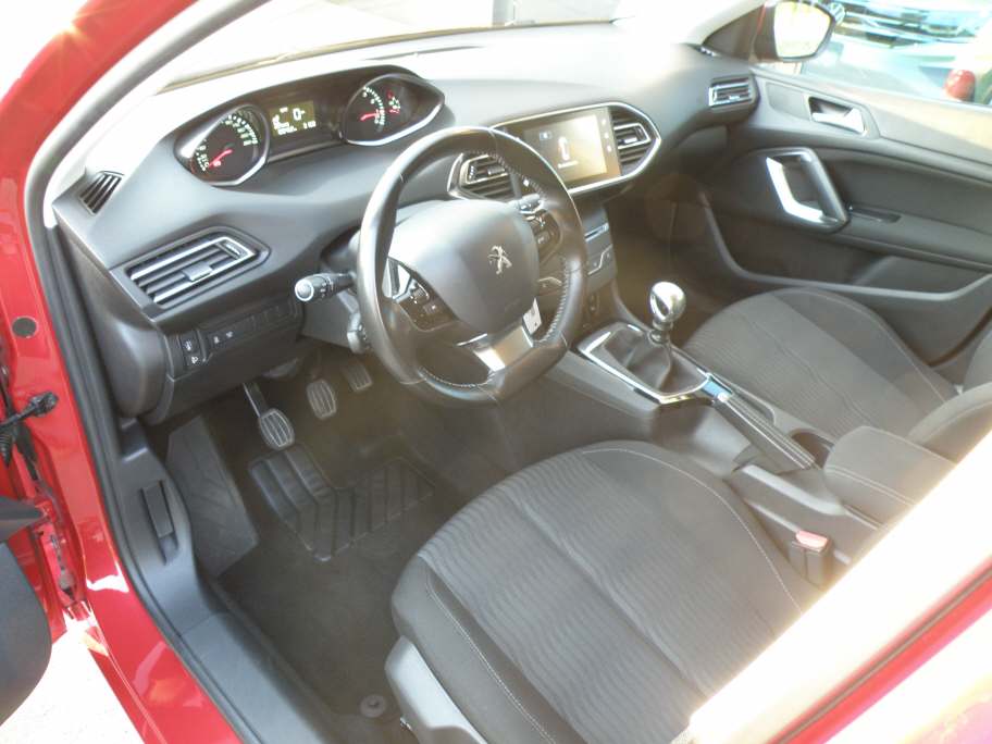 PEUGEOT 308 SW 1.2 PureTech 130 Active S/S-showroom-element-3