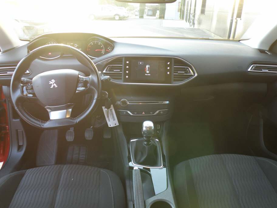 PEUGEOT 308 SW 1.2 PureTech 130 Active S/S-image-6