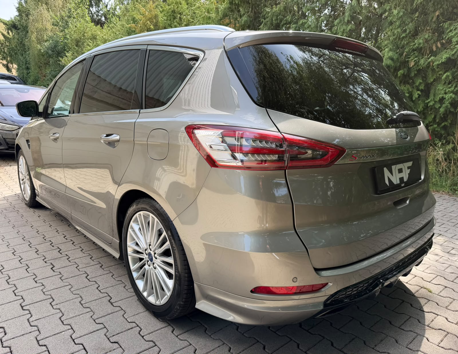 FORD S-Max 2.0 SCTi Titanium Automat-showroom-element-2