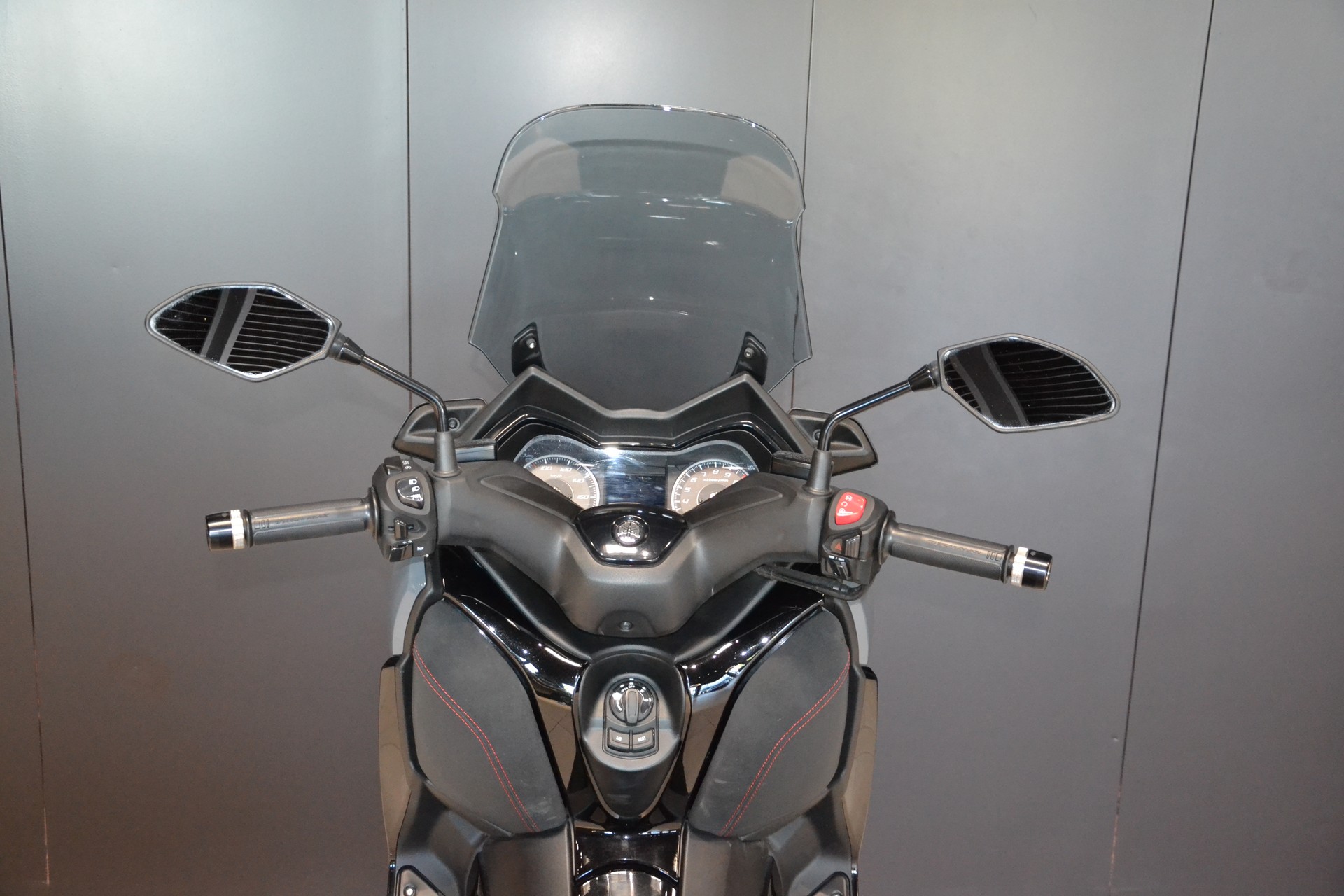 YAMAHA X-Max YP 125 Tech Max-image-11