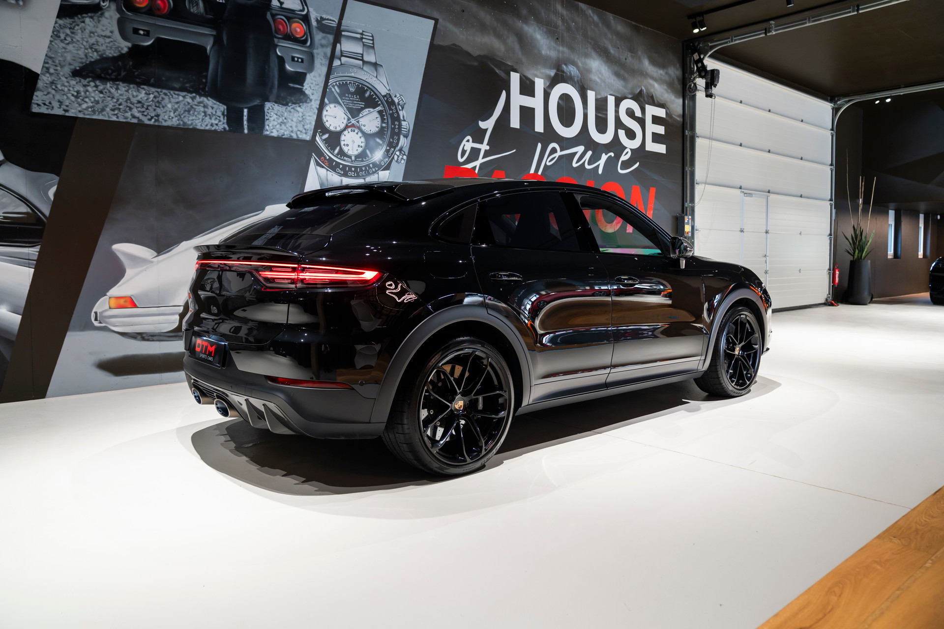 PORSCHE Cayenne Turbo GT-showroom-element-3
