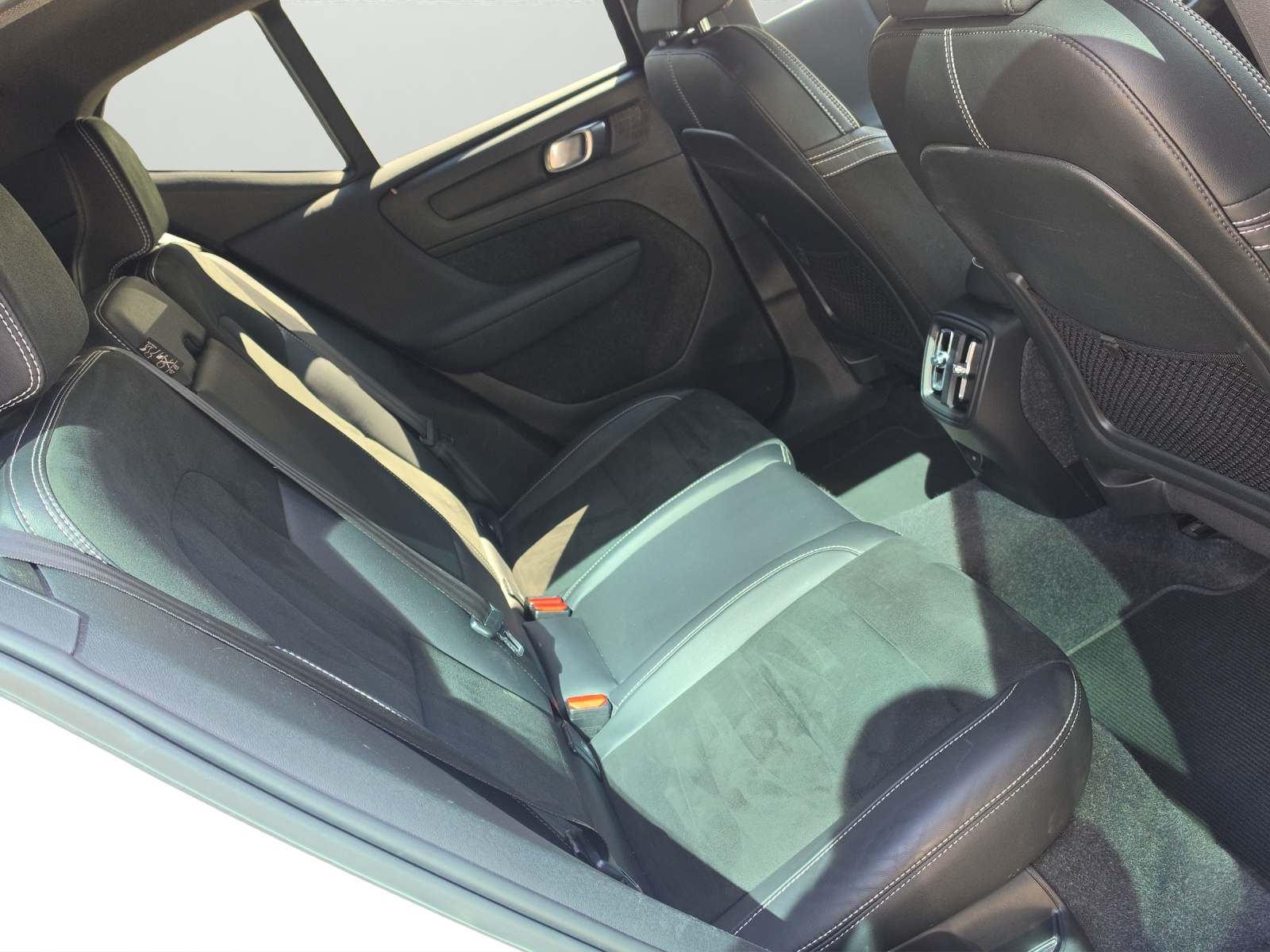 VOLVO XC40 P8 Twin Pro AWD-image-14