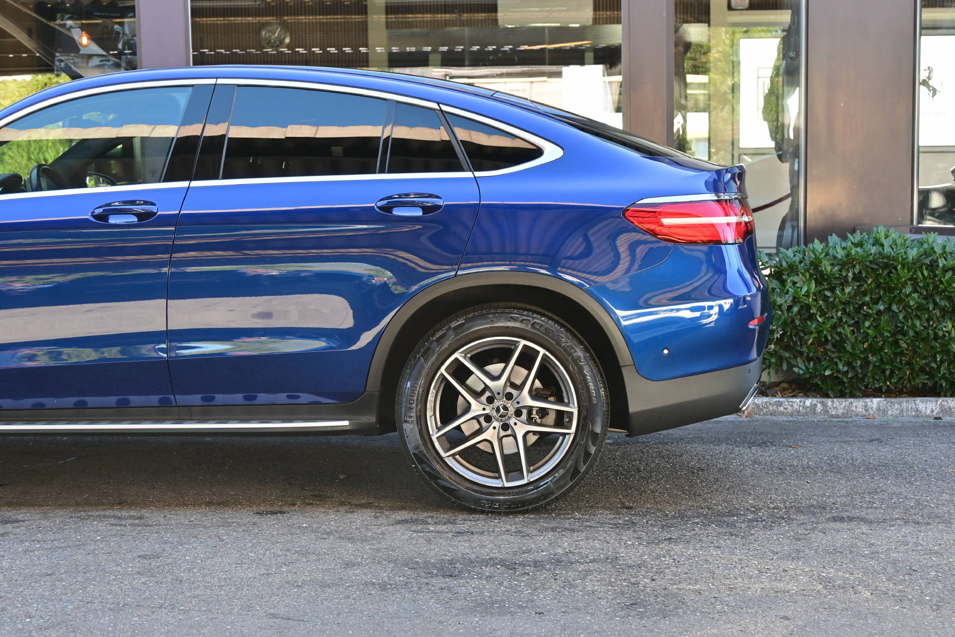 MERCEDES-BENZ GLC 250 Coupé AMG Line 4m-image-5