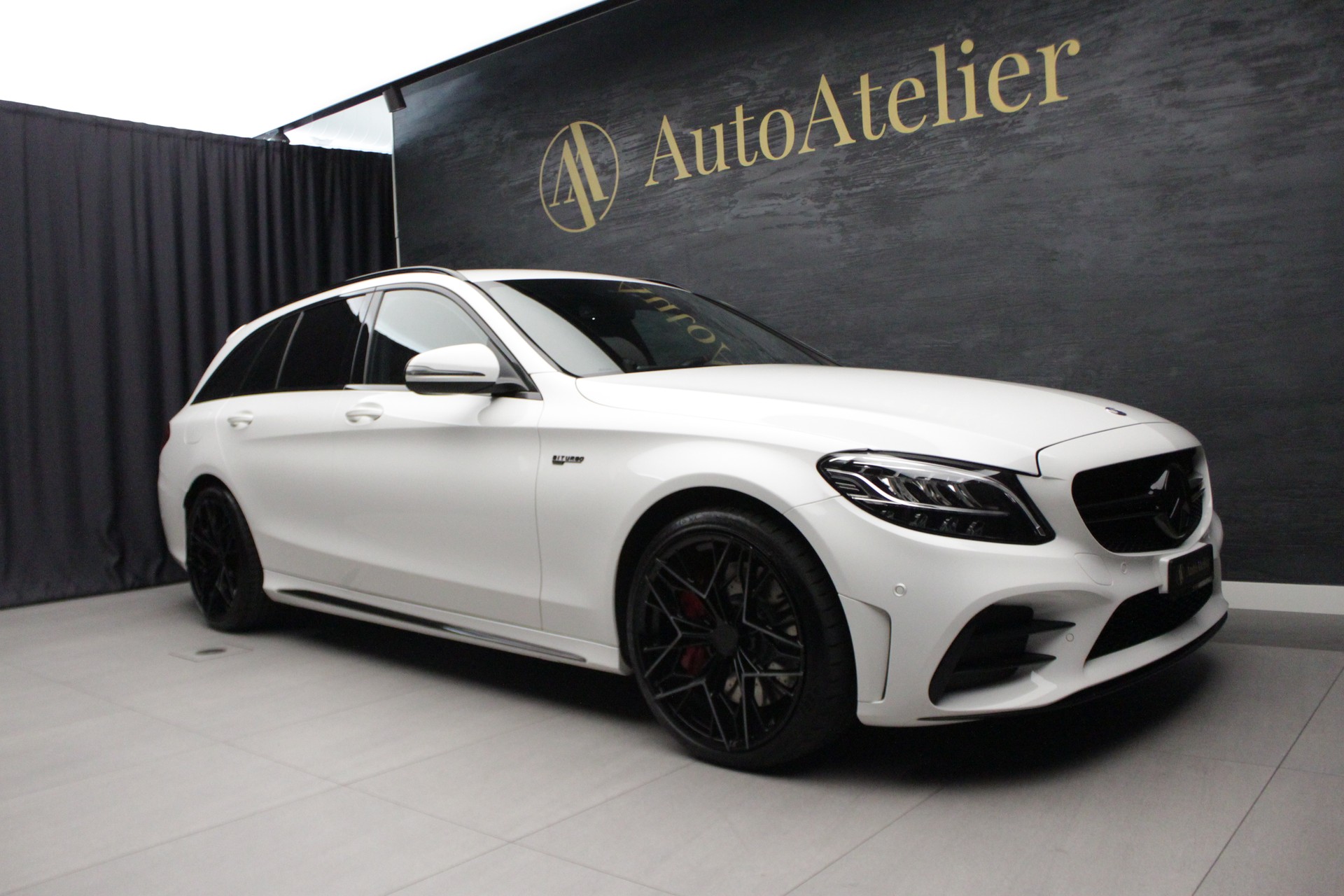 MERCEDES-BENZ C 43 AMG 4Matic 9G-Tronic-showroom-element-3