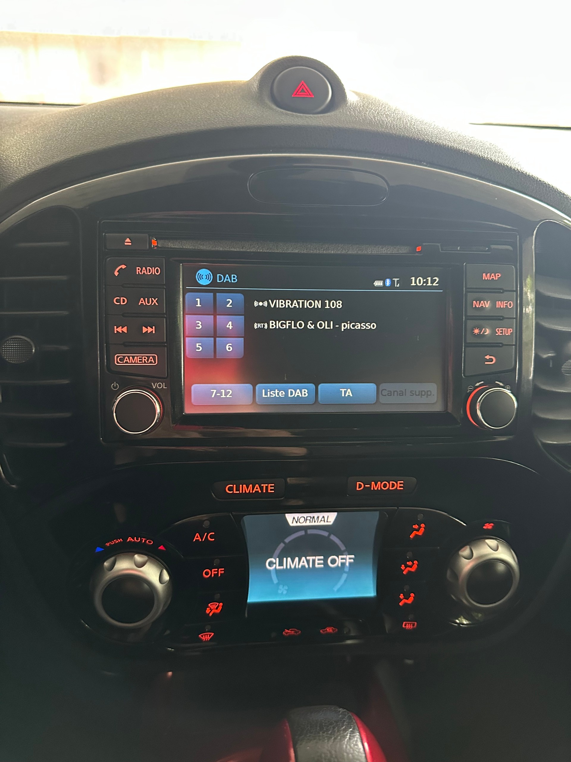 NISSAN JUKE 1.6 DIG-T Tekna 4x4-image-8