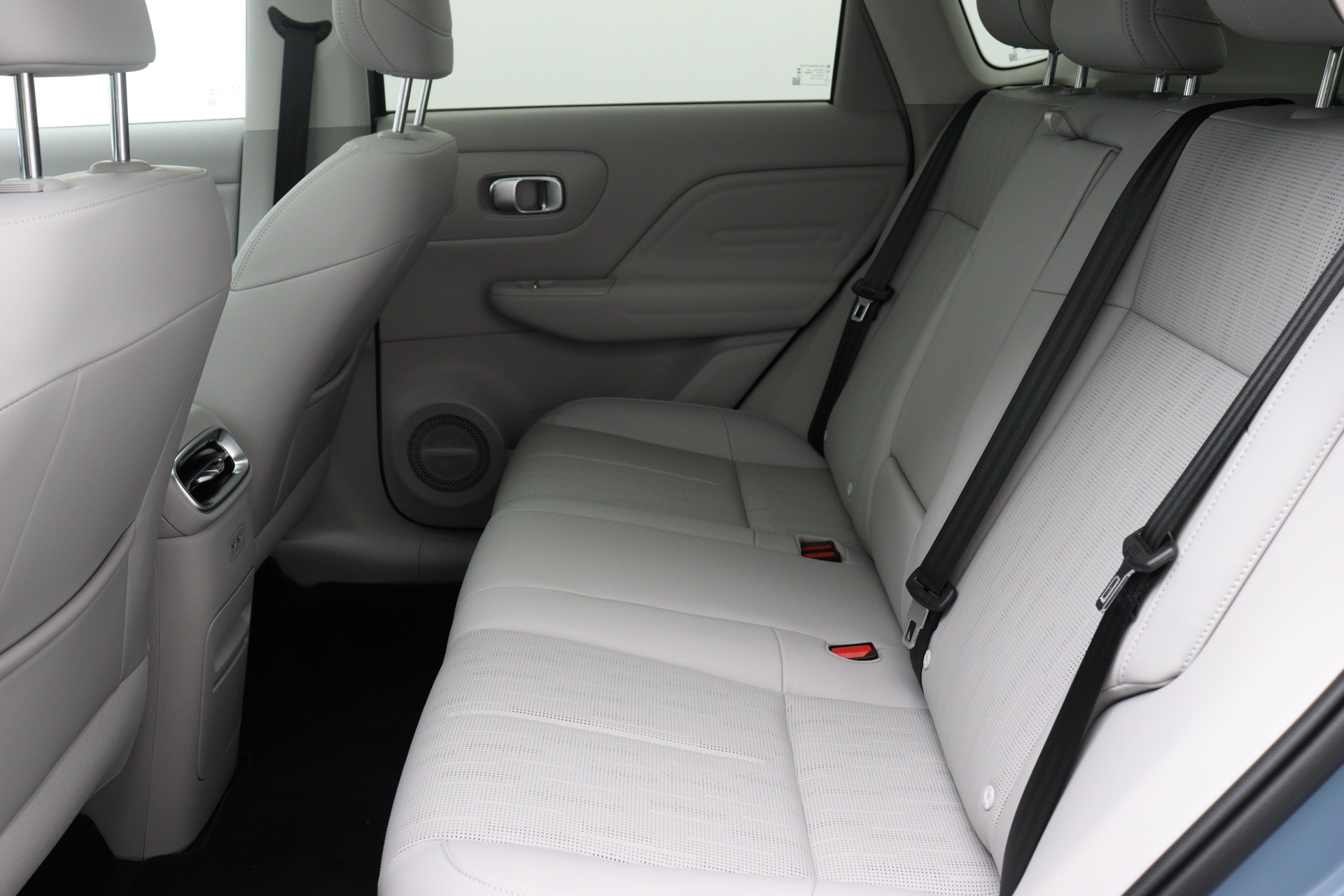 LEAPMOTOR B10 EV-image-9