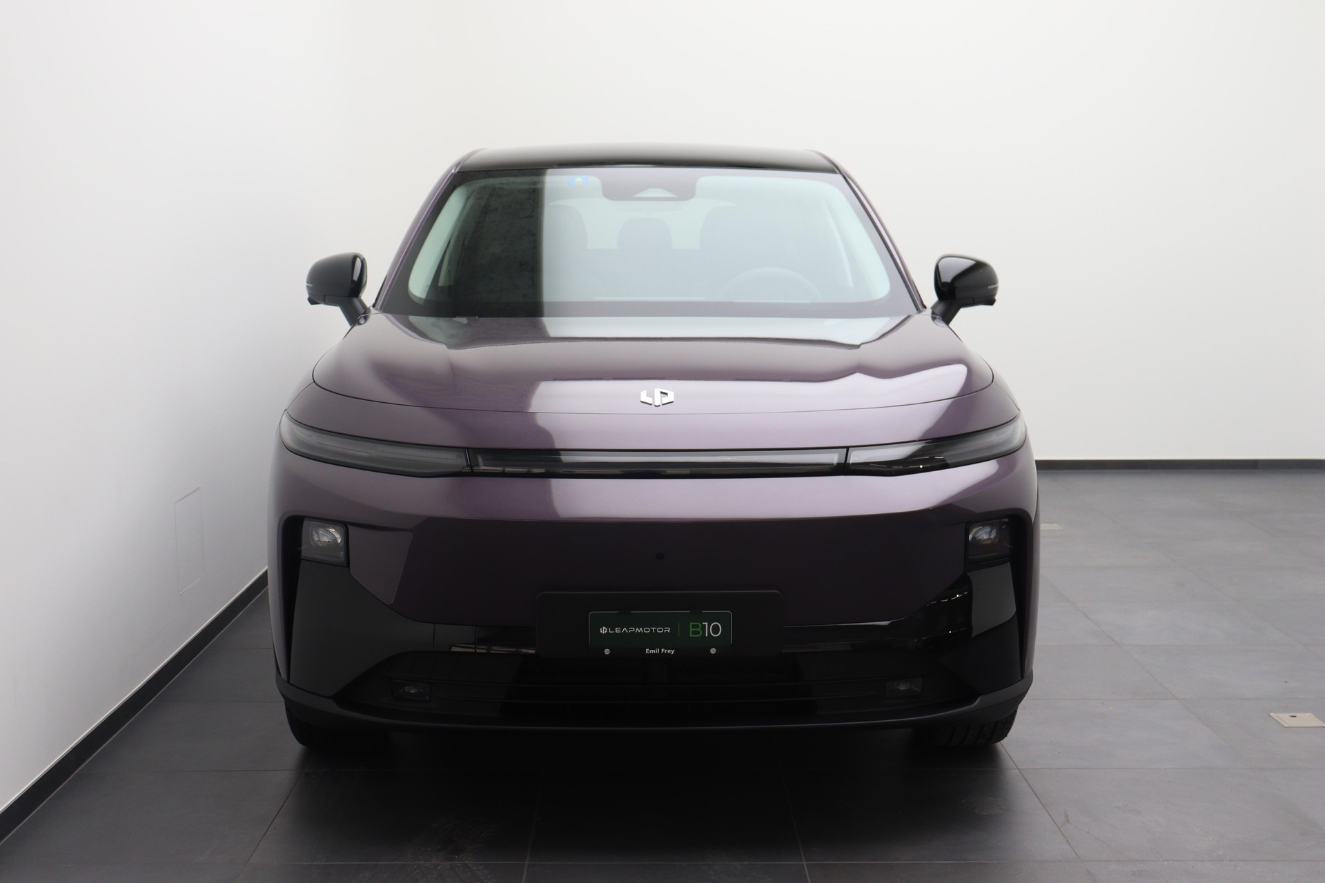 LEAPMOTOR B10 EV-showroom-element-2