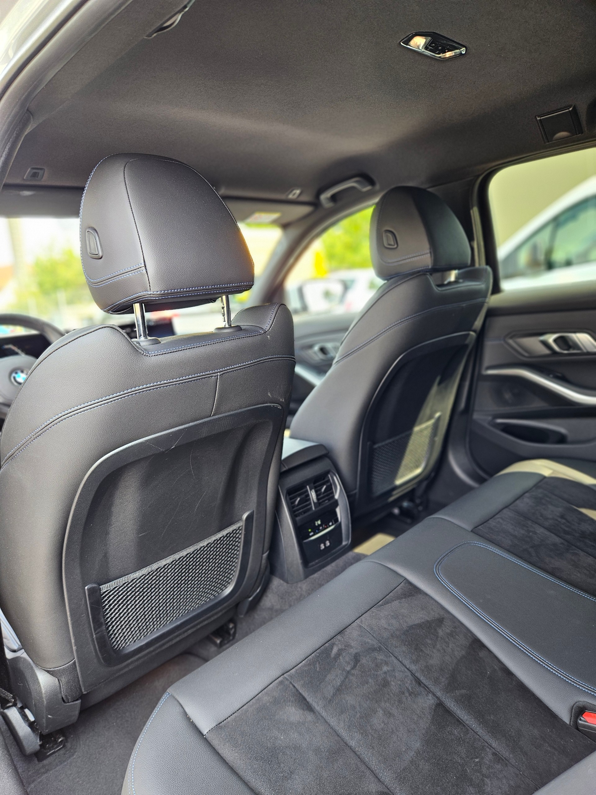 BMW 318i Touring Steptronic M Sport-image-9