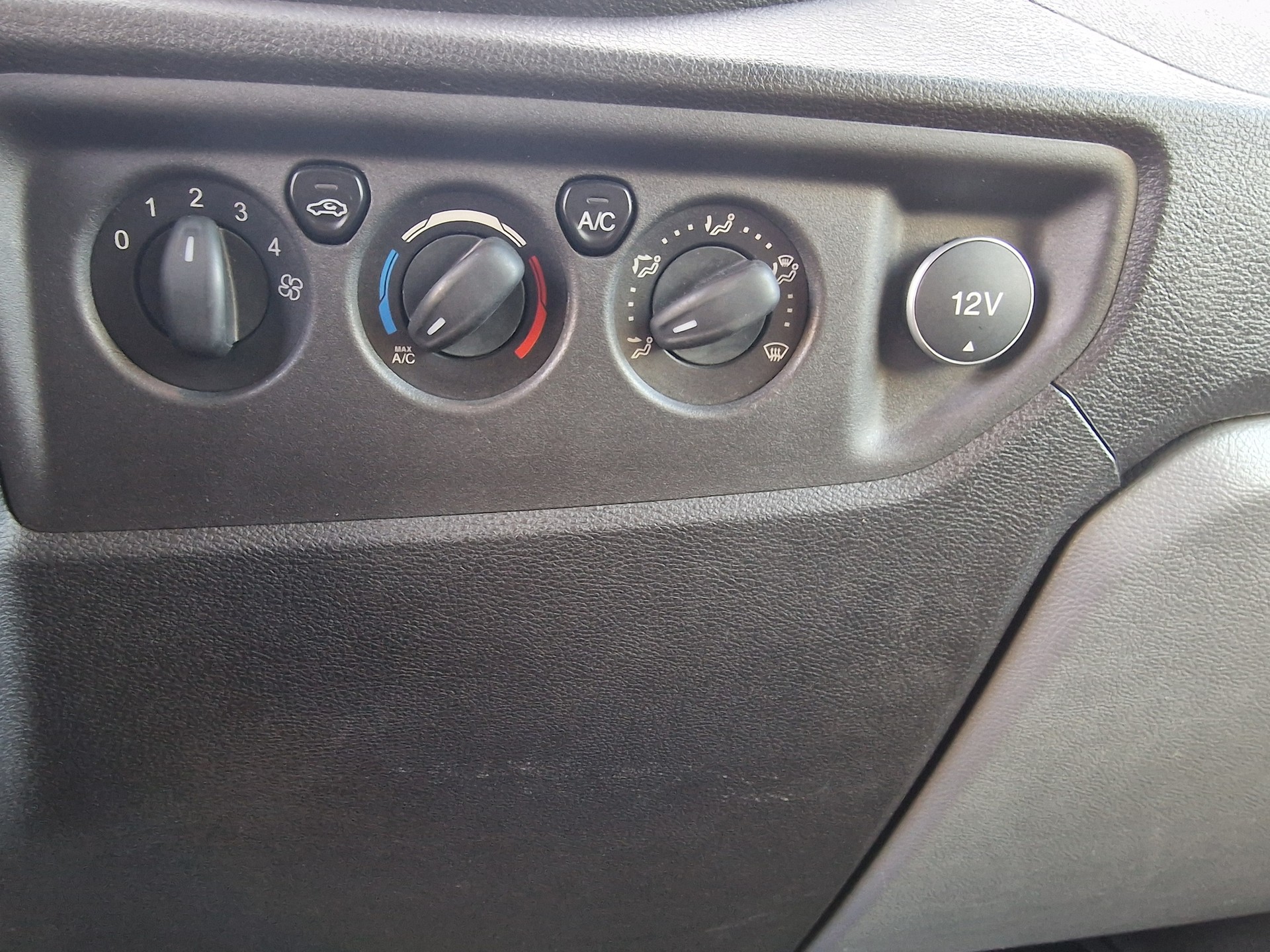 FORD Transit 460 L3H3 Trend RWD 17 Plätze-image-18