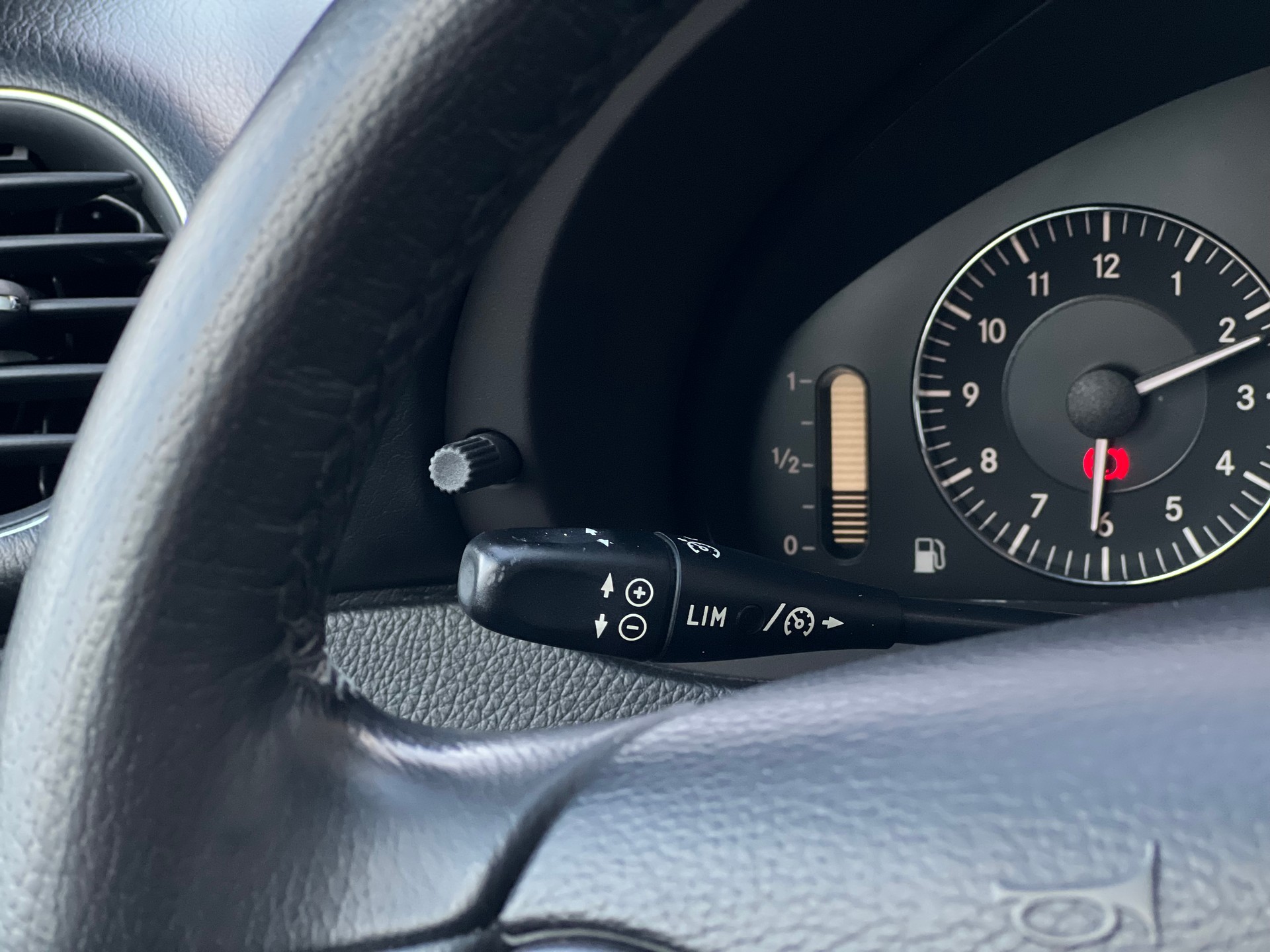 MERCEDES-BENZ CLK 350 Elégance 7G-Tronic I designo (CH)-image-22