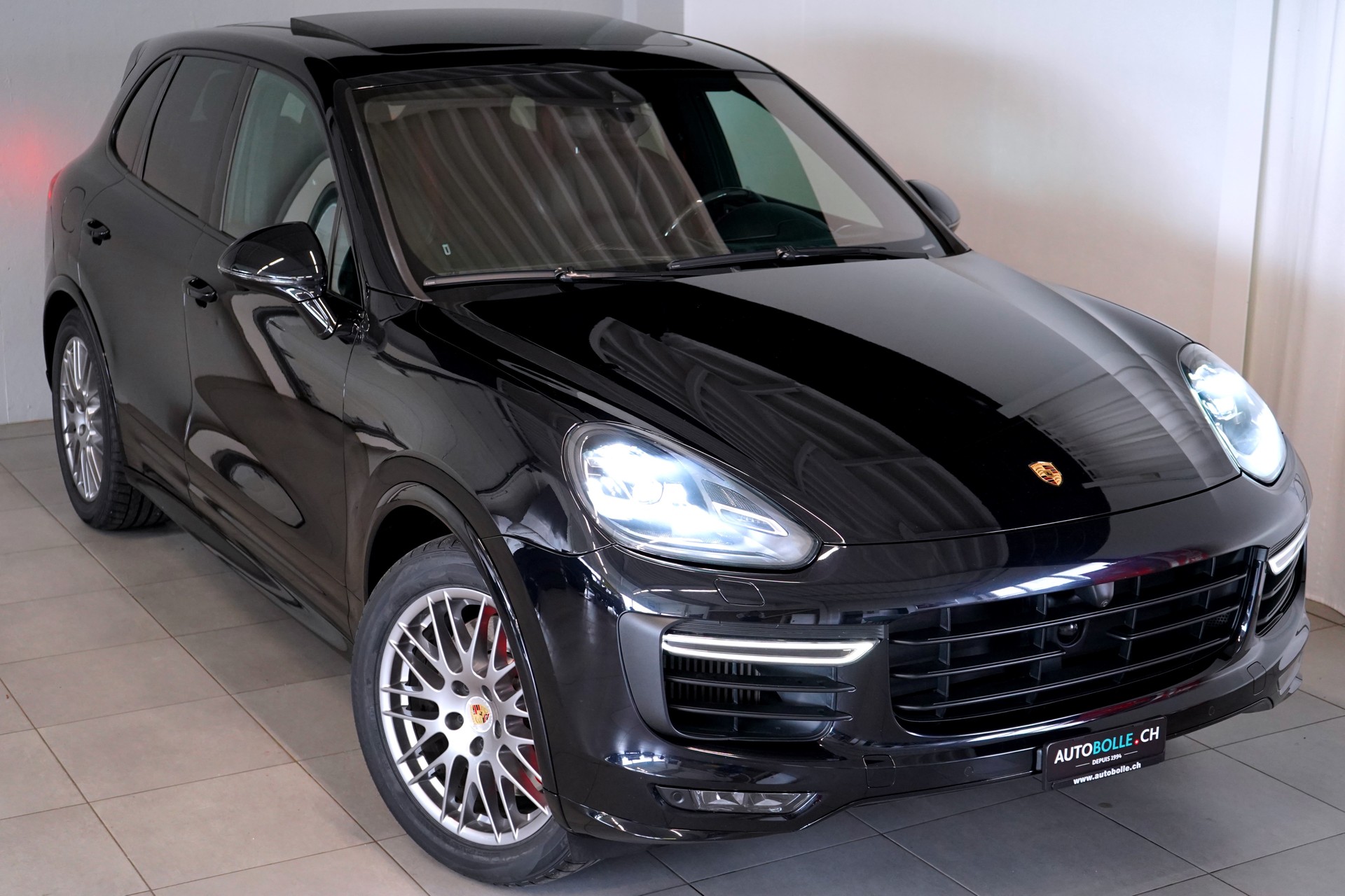 PORSCHE Cayenne GTS-showroom-element-2