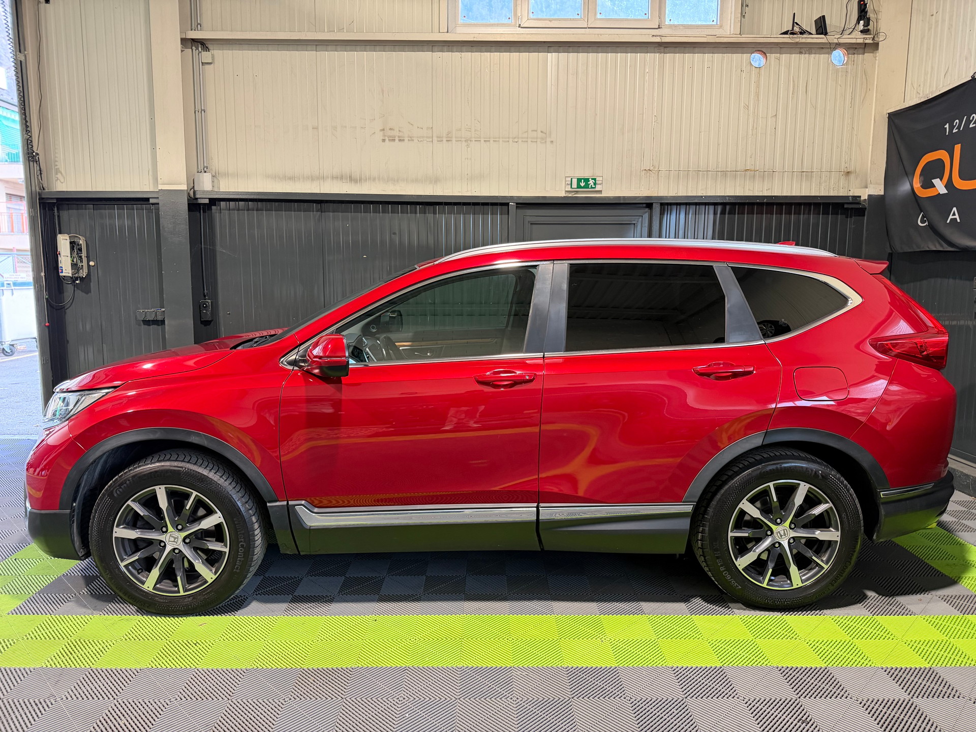 HONDA CR-V 1.5 i-VTEC Executive 4WD Automatic-image-2