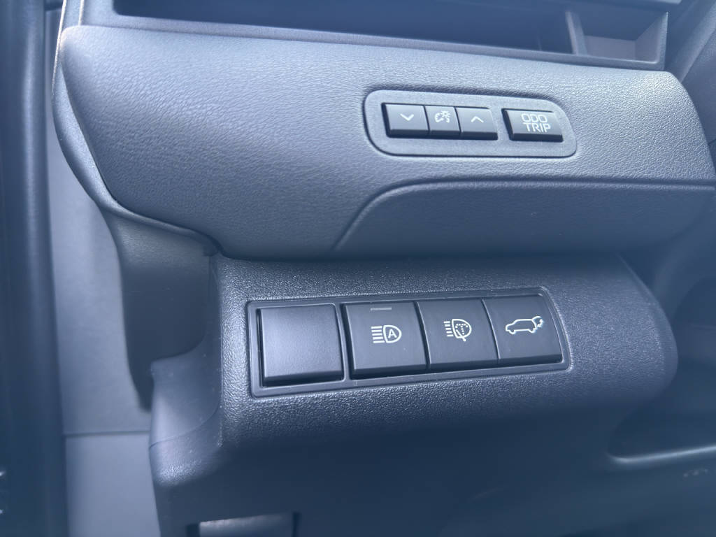 SUBARU Solterra eV Luxury AWD-image-5