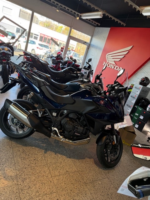 HONDA NT 1100DCT-image-1