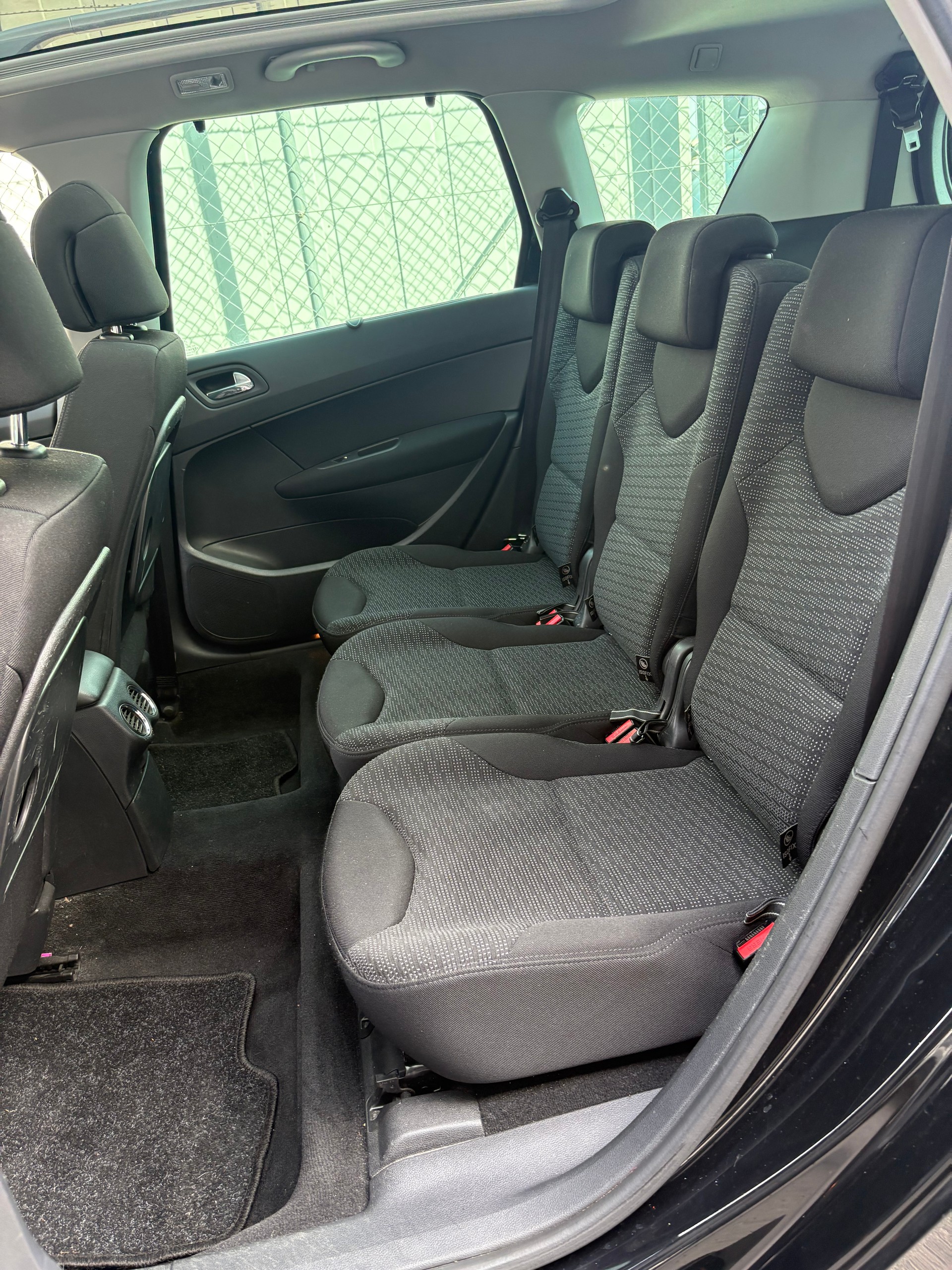 PEUGEOT 308 SW 2.0 HDI Sport Automatic-image-13
