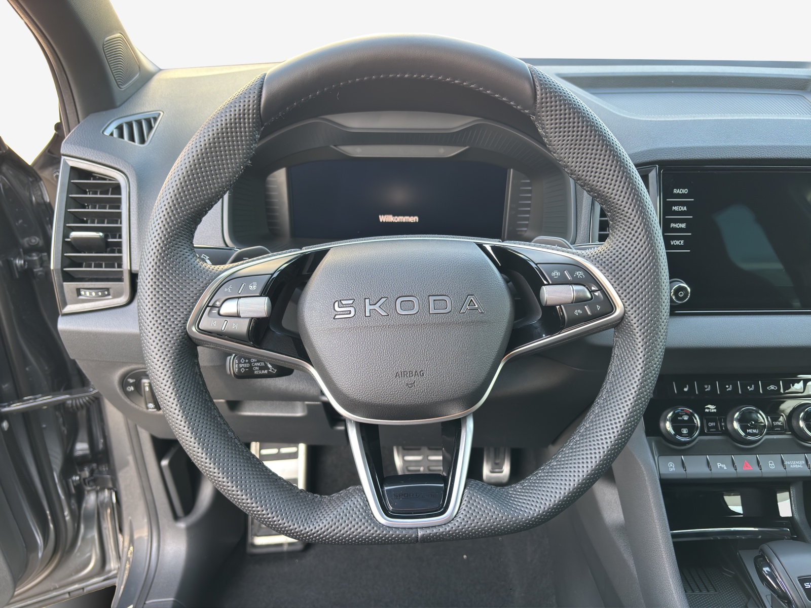 SKODA Karoq 2.0 TSI SportLine 4x4 DSG-image-9