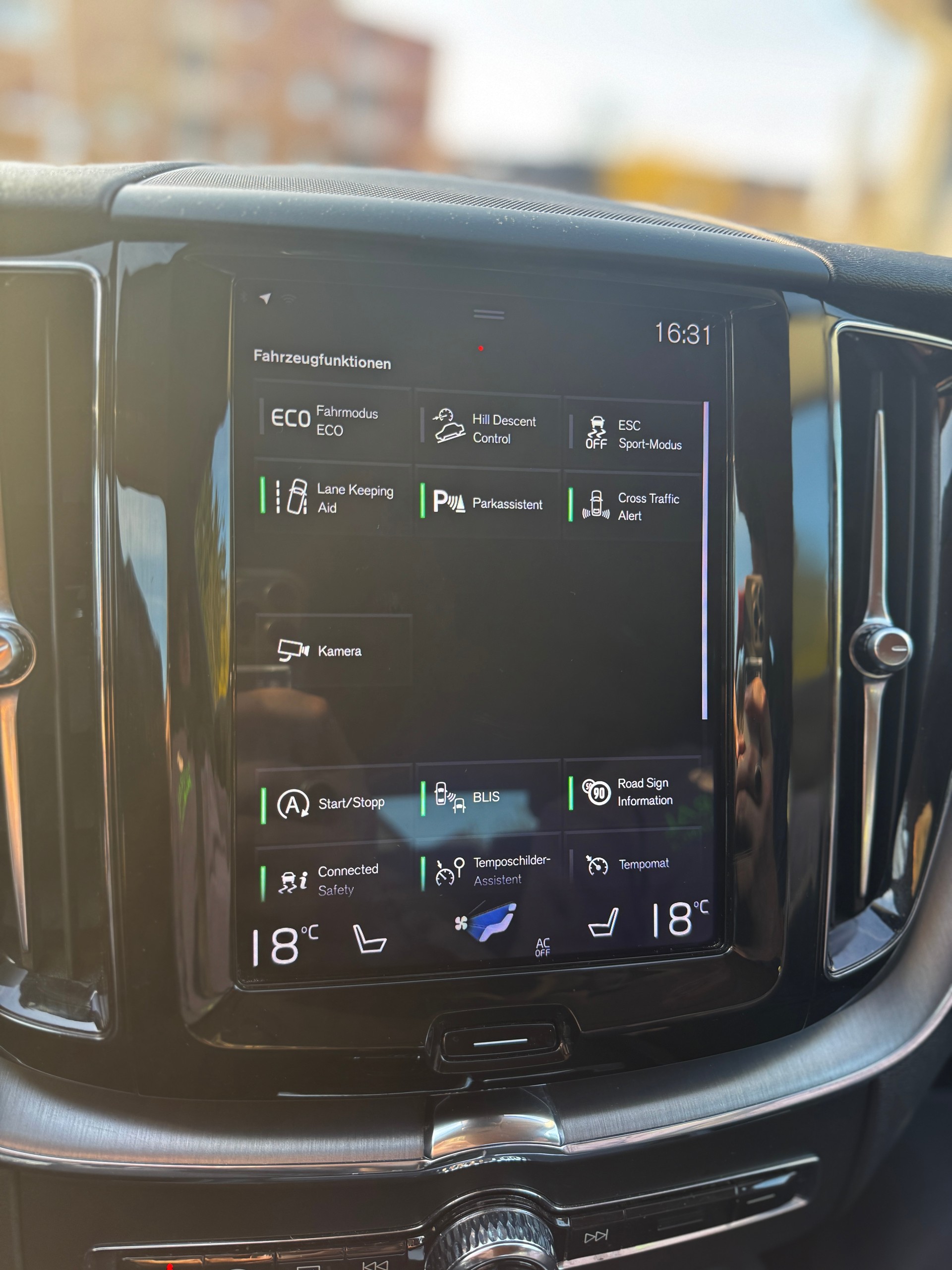 VOLVO XC60 D4 Momentum Geartronic-image-15