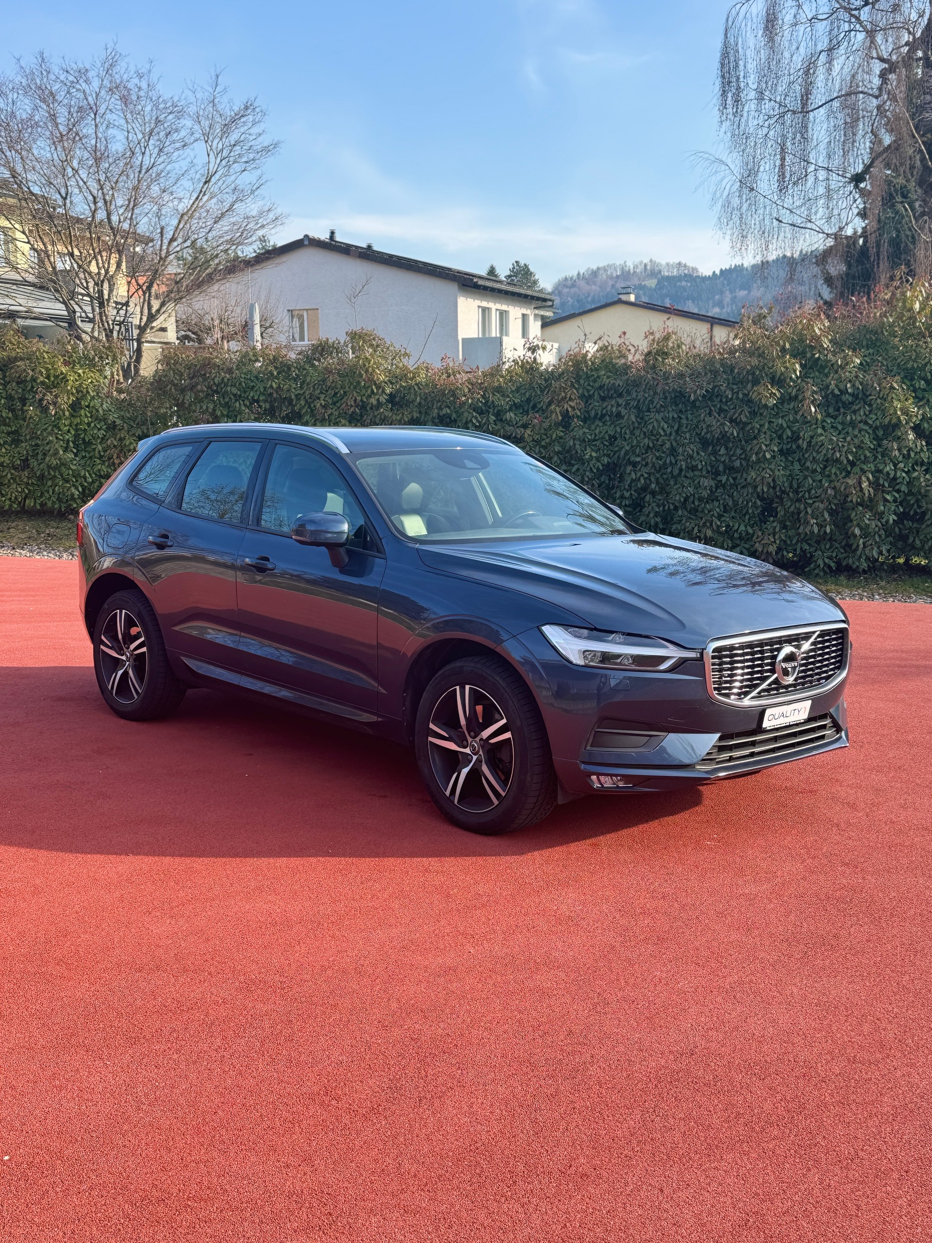 VOLVO XC60 D4 Momentum Geartronic-image-2