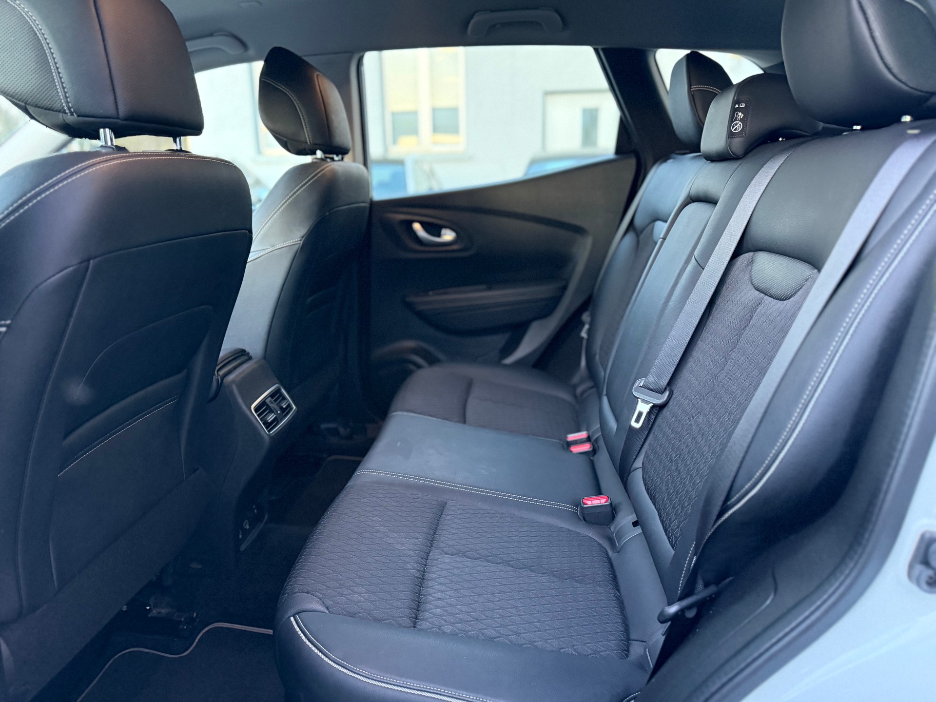 RENAULT Kadjar 1.7 Blue dCI Business 4WD-image-11