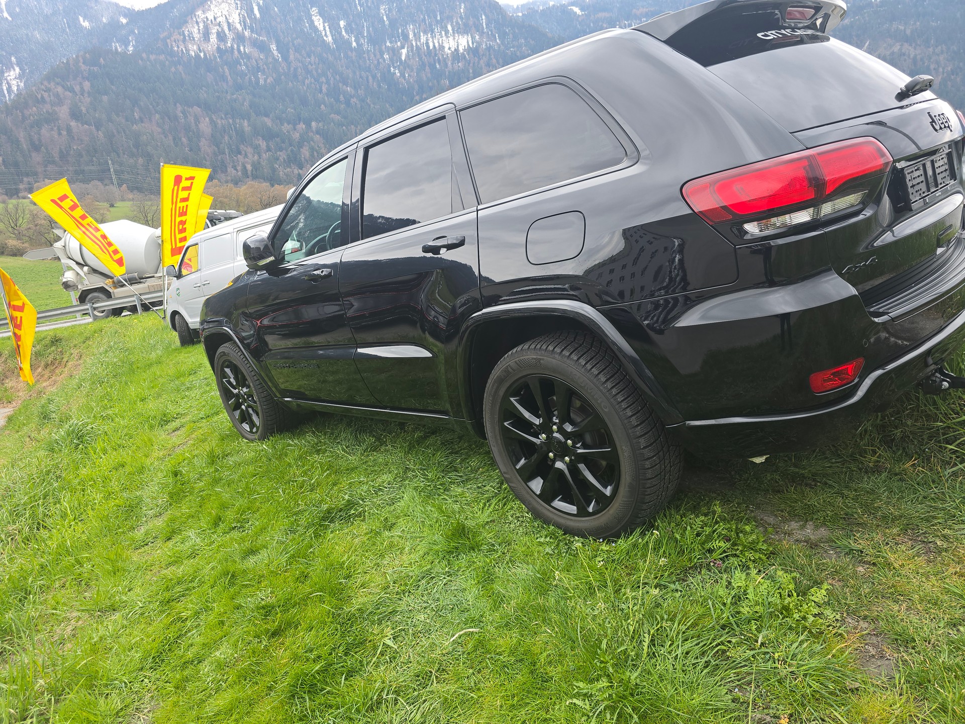JEEP Grand Cherokee 3.0 CRD Night Eagle Automatic-image-2