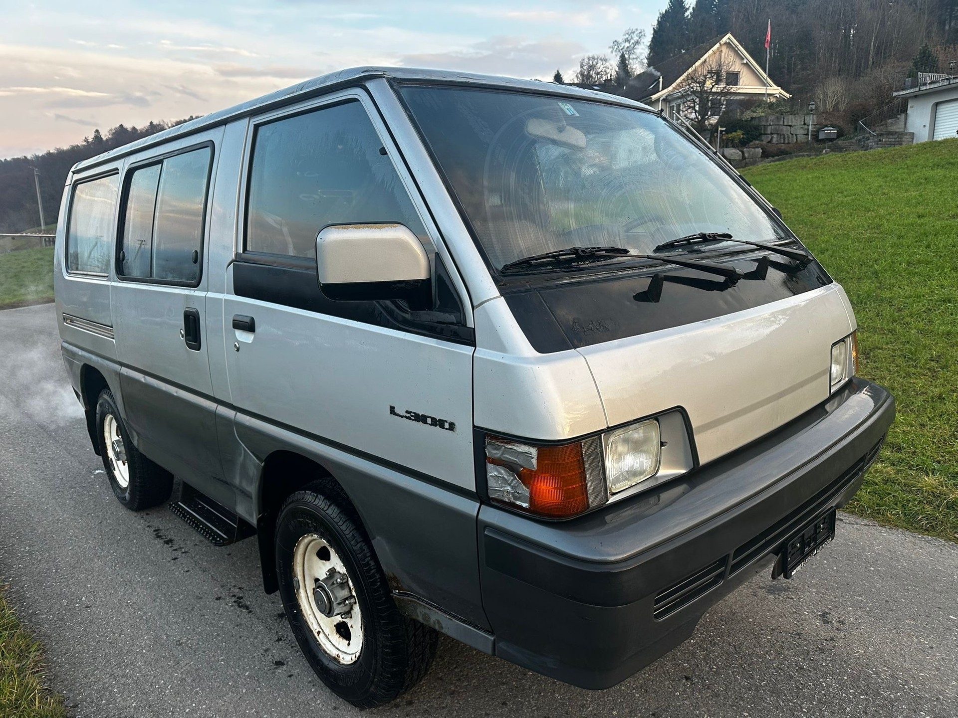 MITSUBISHI L 300 Country 4x4 2.3-image-1