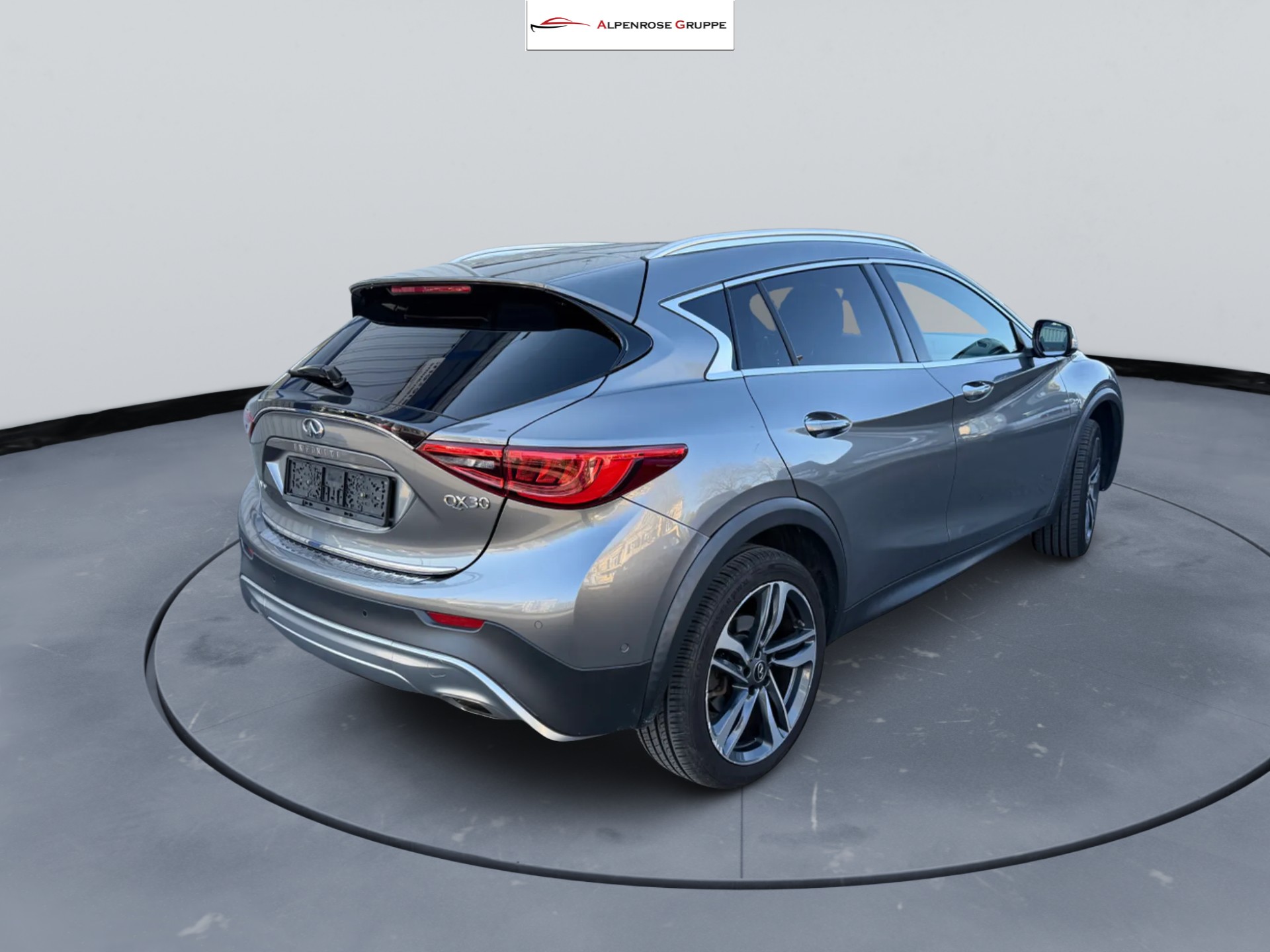 INFINITI QX30 2.0t Luxe Tech AWD DCT AWD-image-5