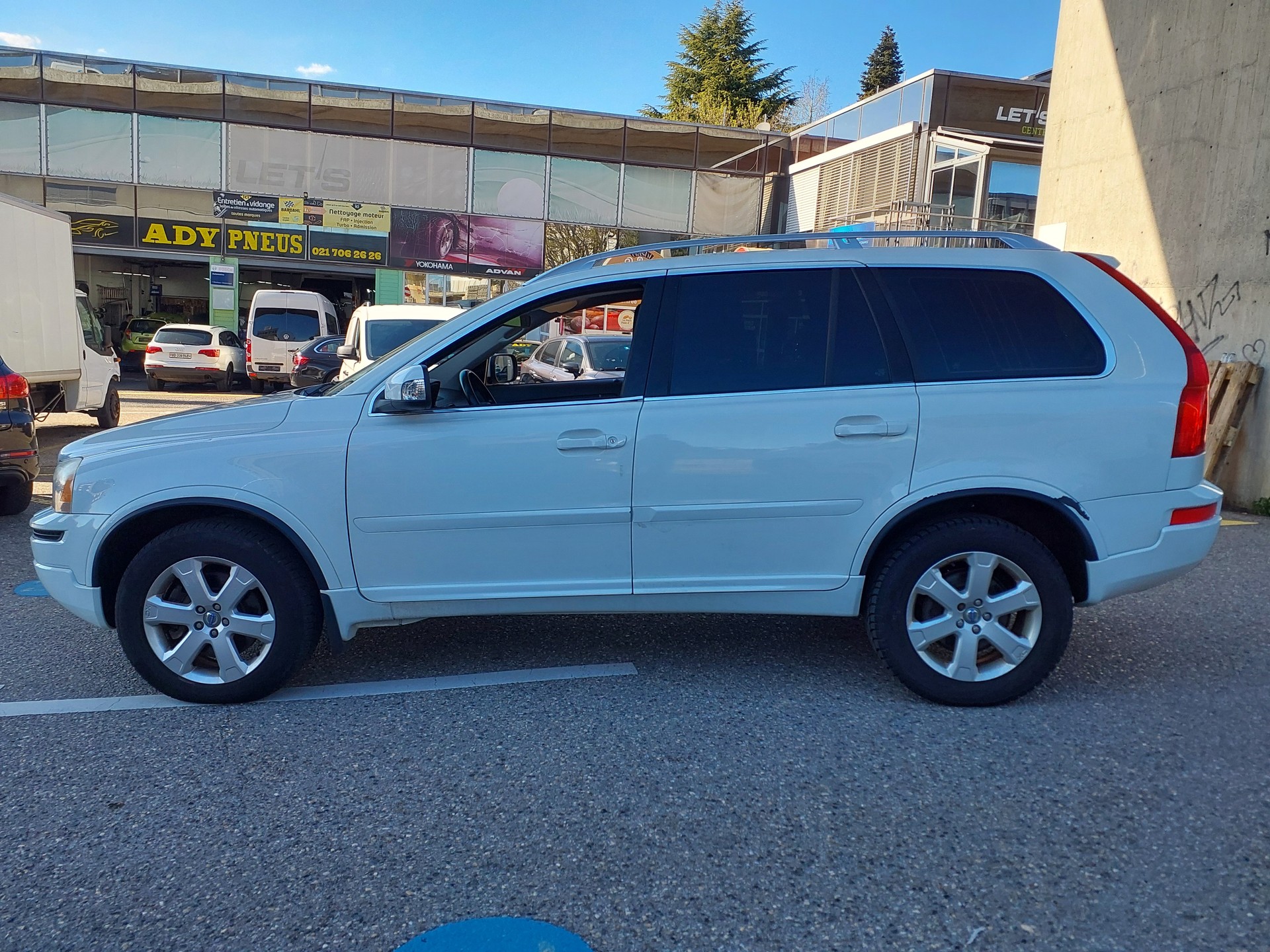VOLVO XC90 D5 AWD Summum Geartronic-image-3
