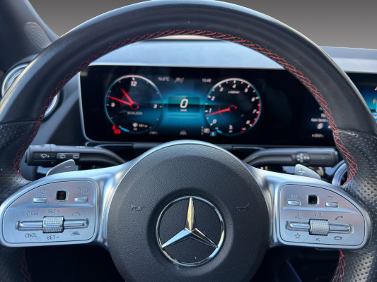 MERCEDES-BENZ GLA 250 AMG Line 4Matic-image-9