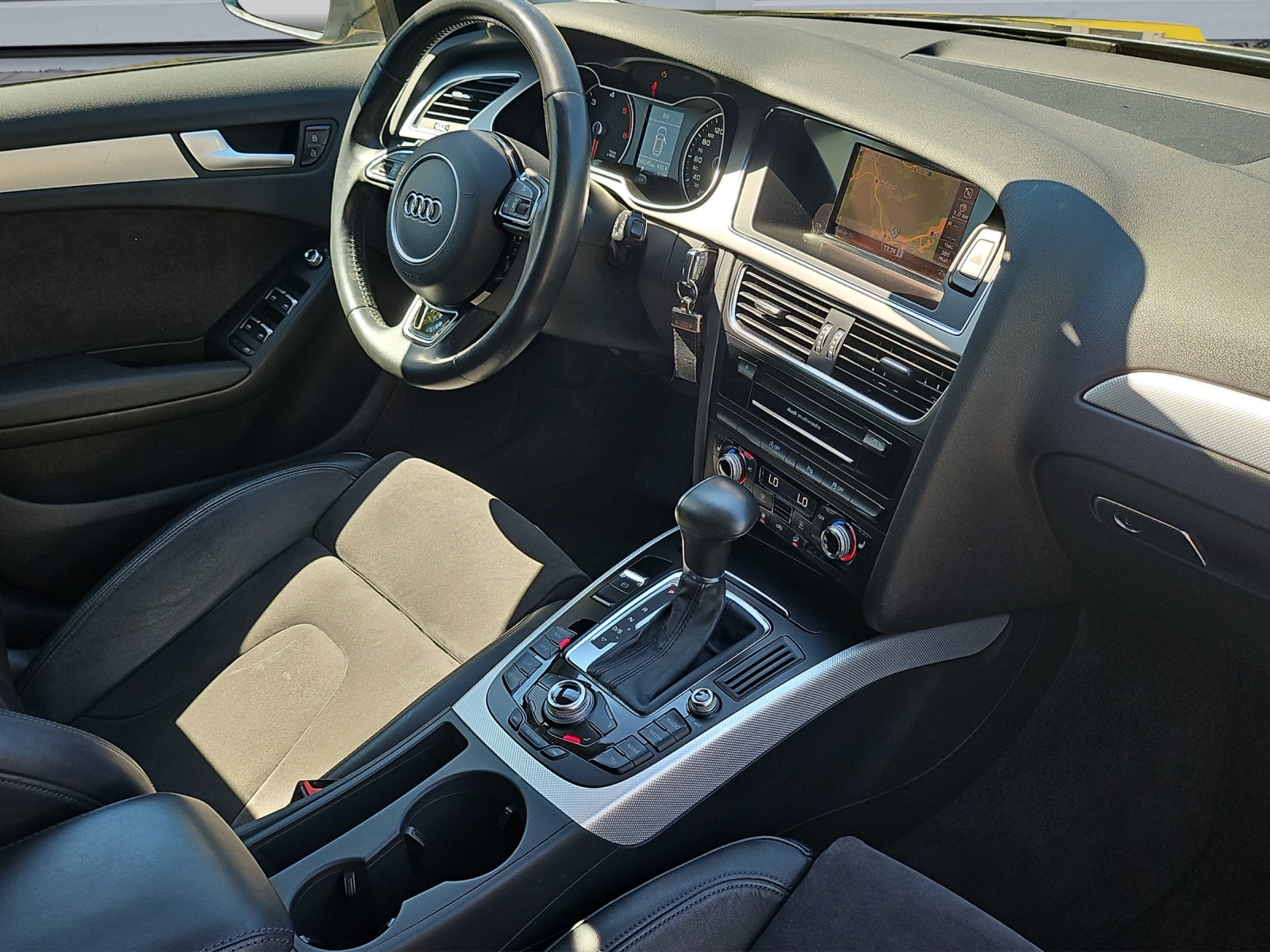 AUDI A4 Avant 2.0 TDI quattro S-tronic-image-11