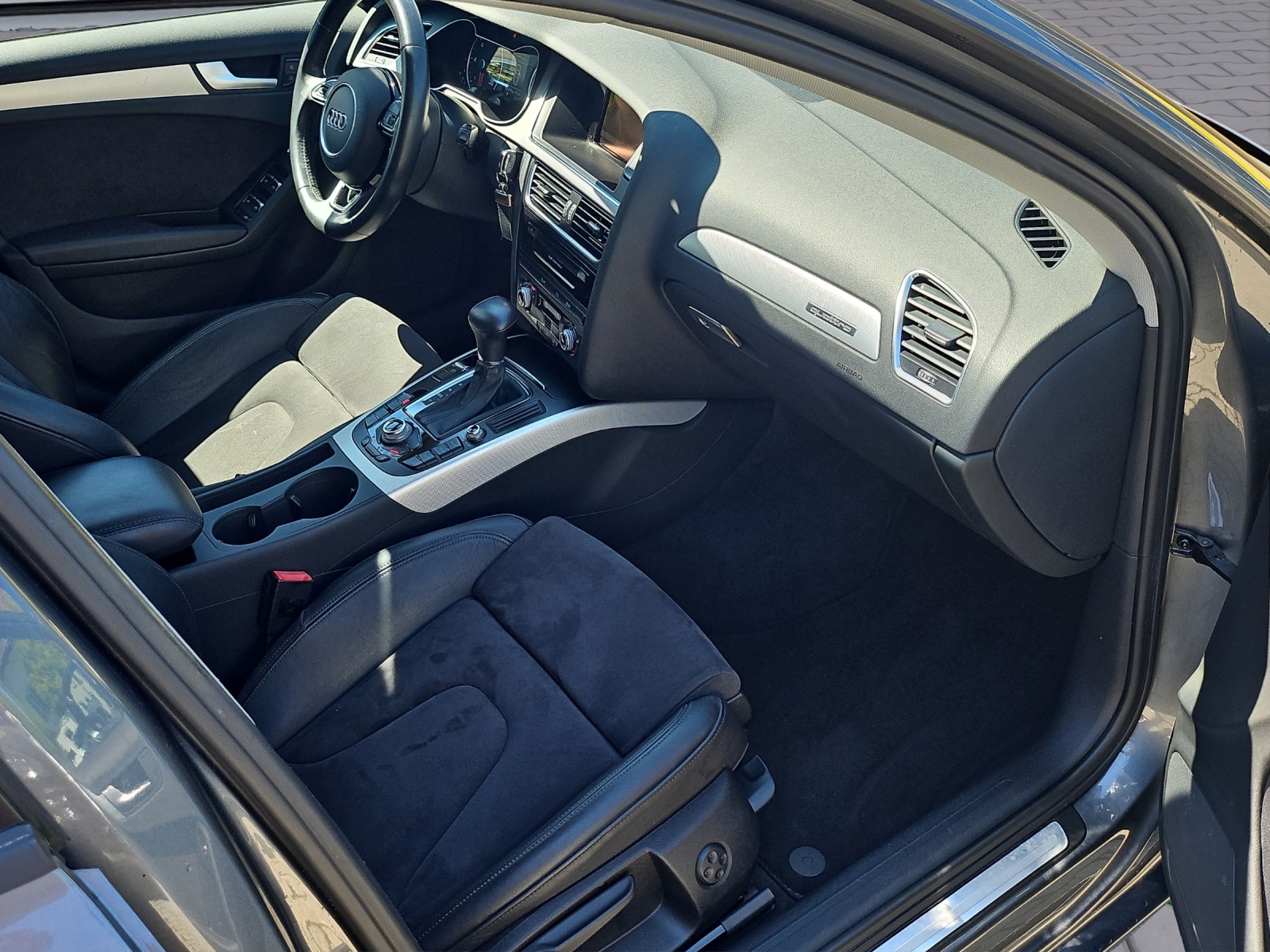 AUDI A4 Avant 2.0 TDI quattro S-tronic-image-12