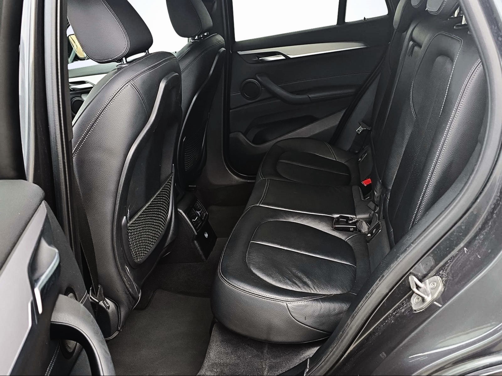 BMW X1 xDrive 25d M-Sport Steptronic-image-11