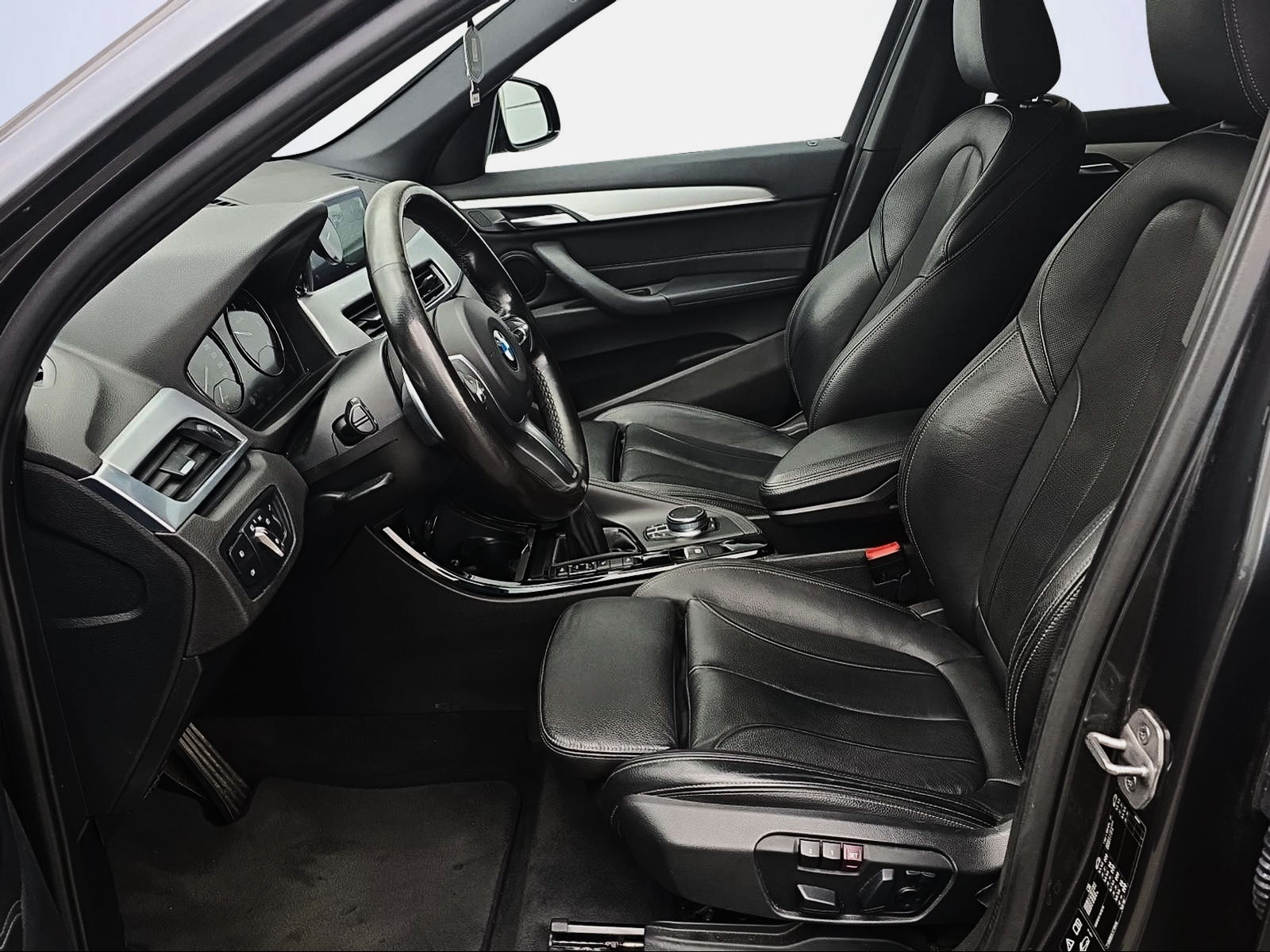BMW X1 xDrive 25d M-Sport Steptronic-image-12