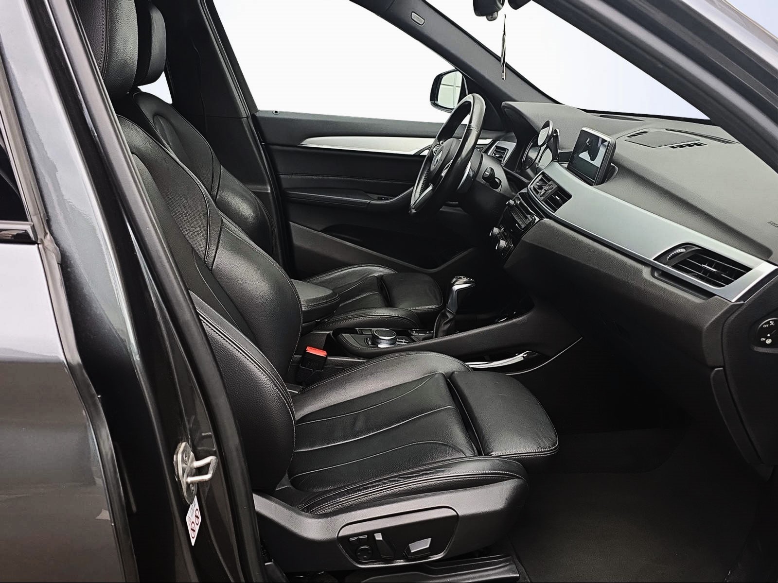 BMW X1 xDrive 25d M-Sport Steptronic-image-13