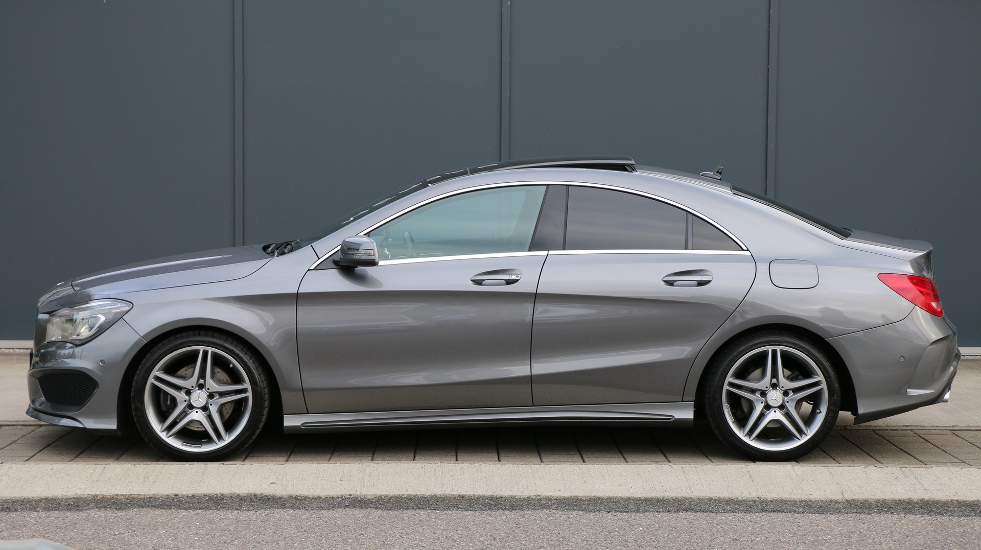 MERCEDES-BENZ CLA 250 AMG Line 4Matic-image-2
