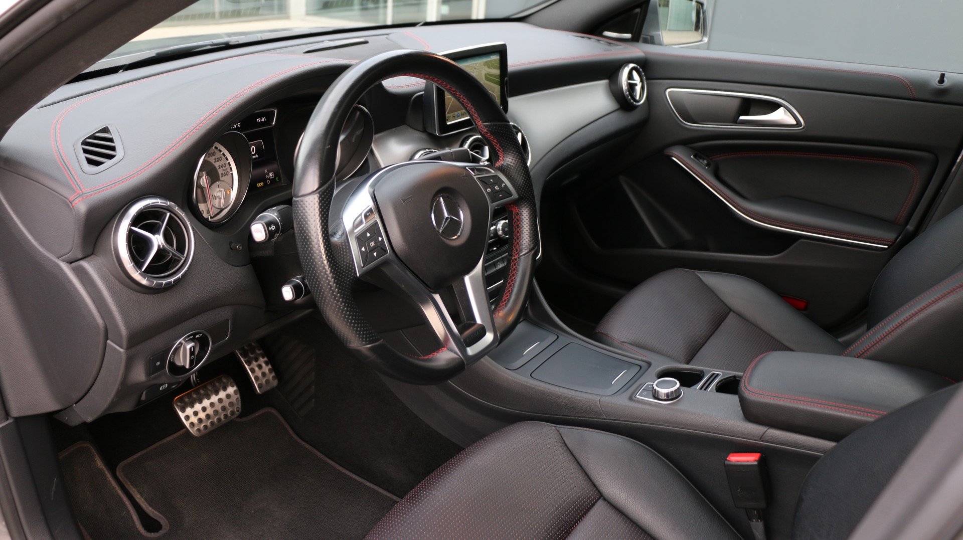 MERCEDES-BENZ CLA 250 AMG Line 4Matic-image-8