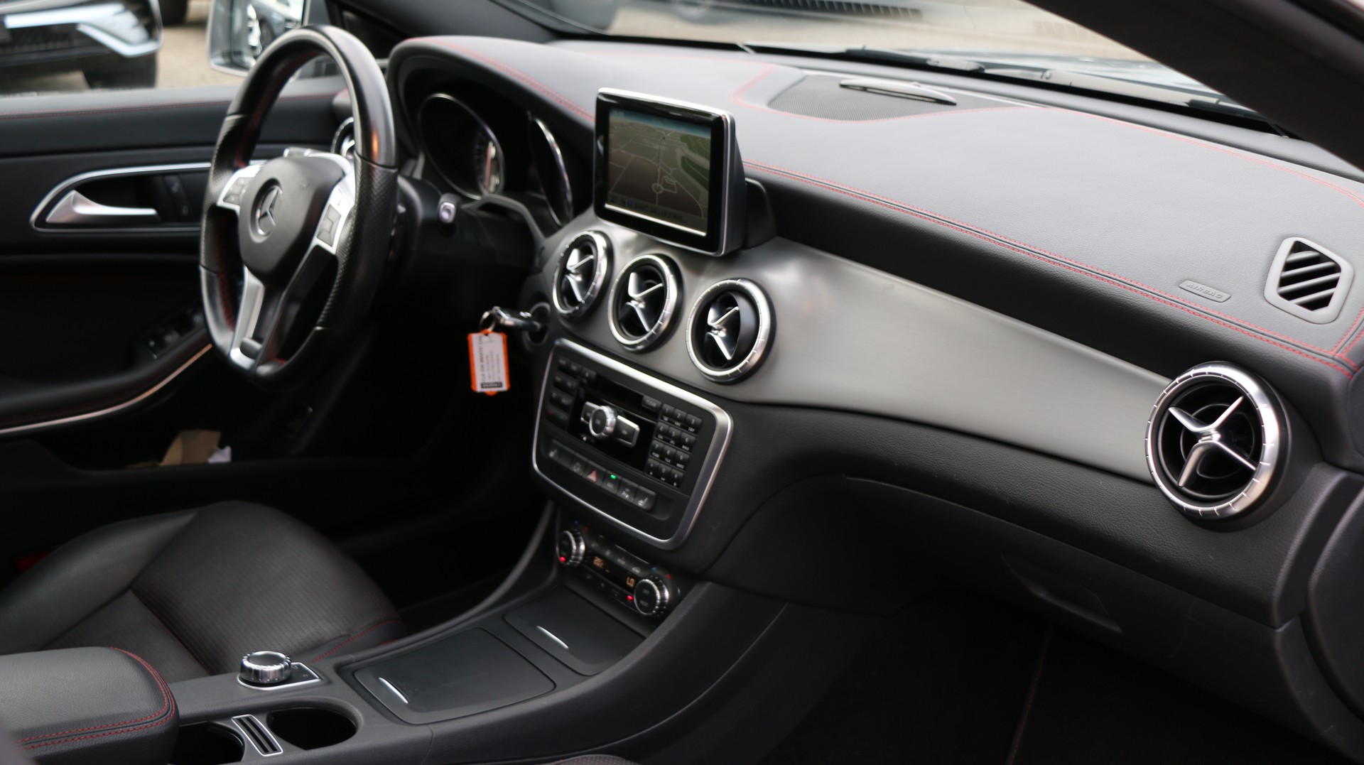 MERCEDES-BENZ CLA 250 AMG Line 4Matic-image-19