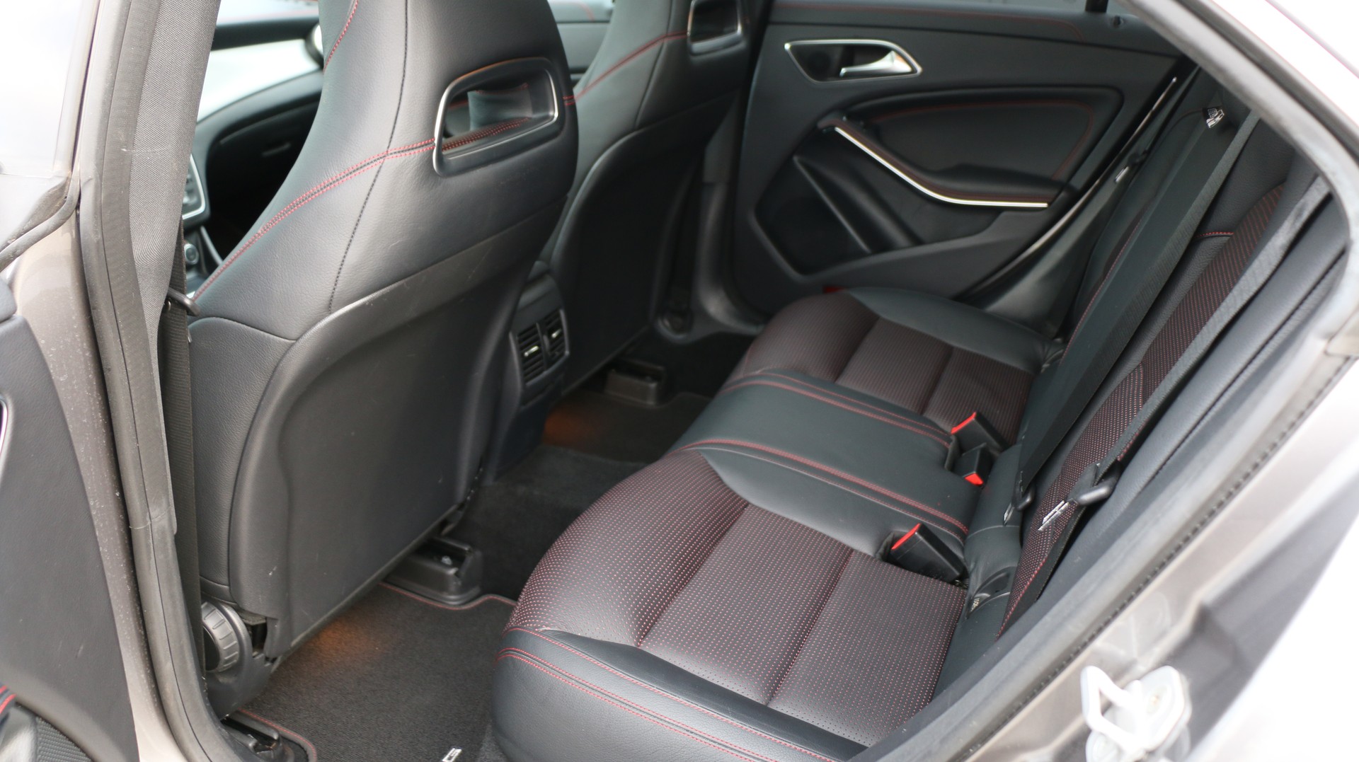 MERCEDES-BENZ CLA 250 AMG Line 4Matic-image-12