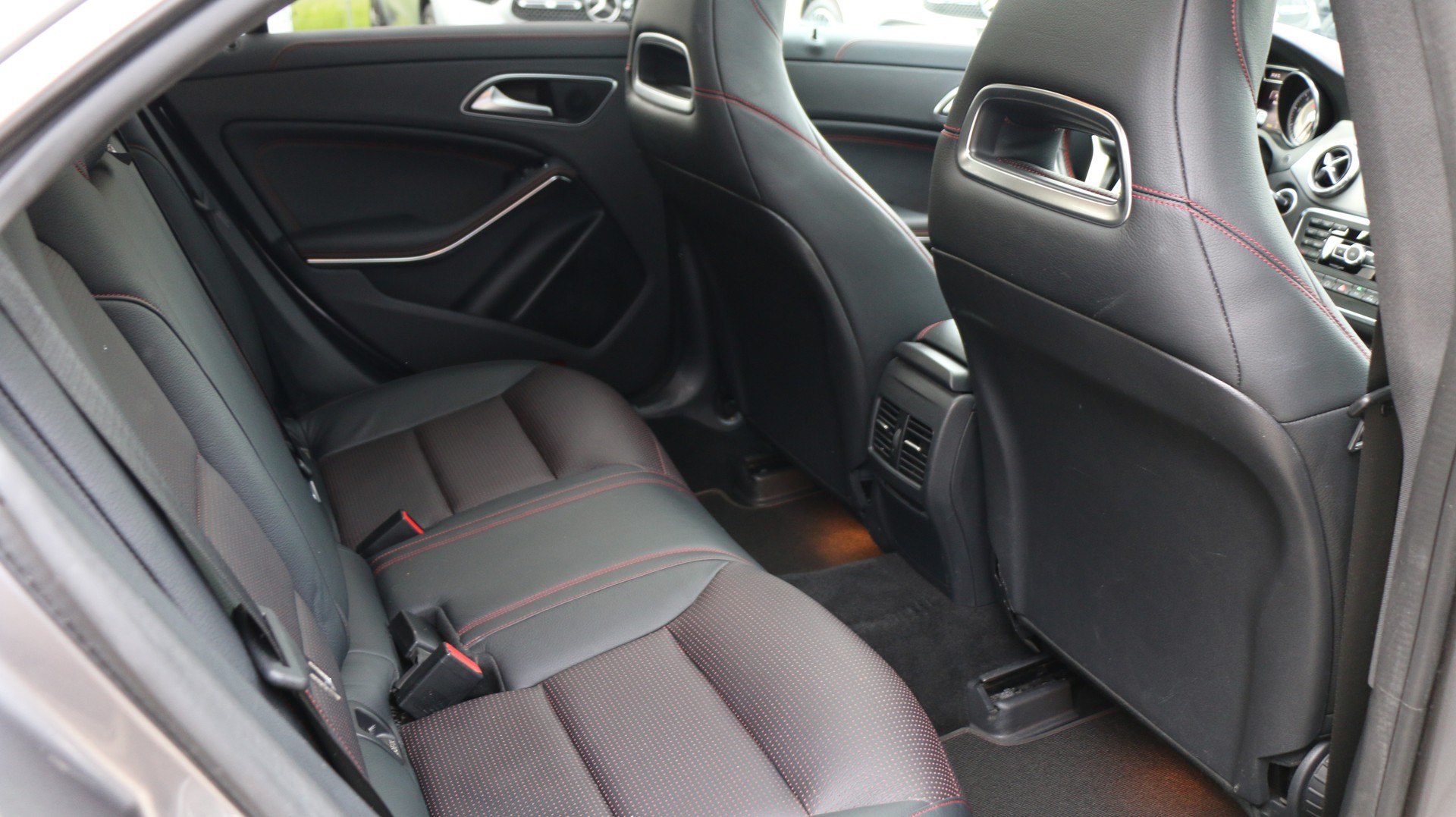 MERCEDES-BENZ CLA 250 AMG Line 4Matic-image-14