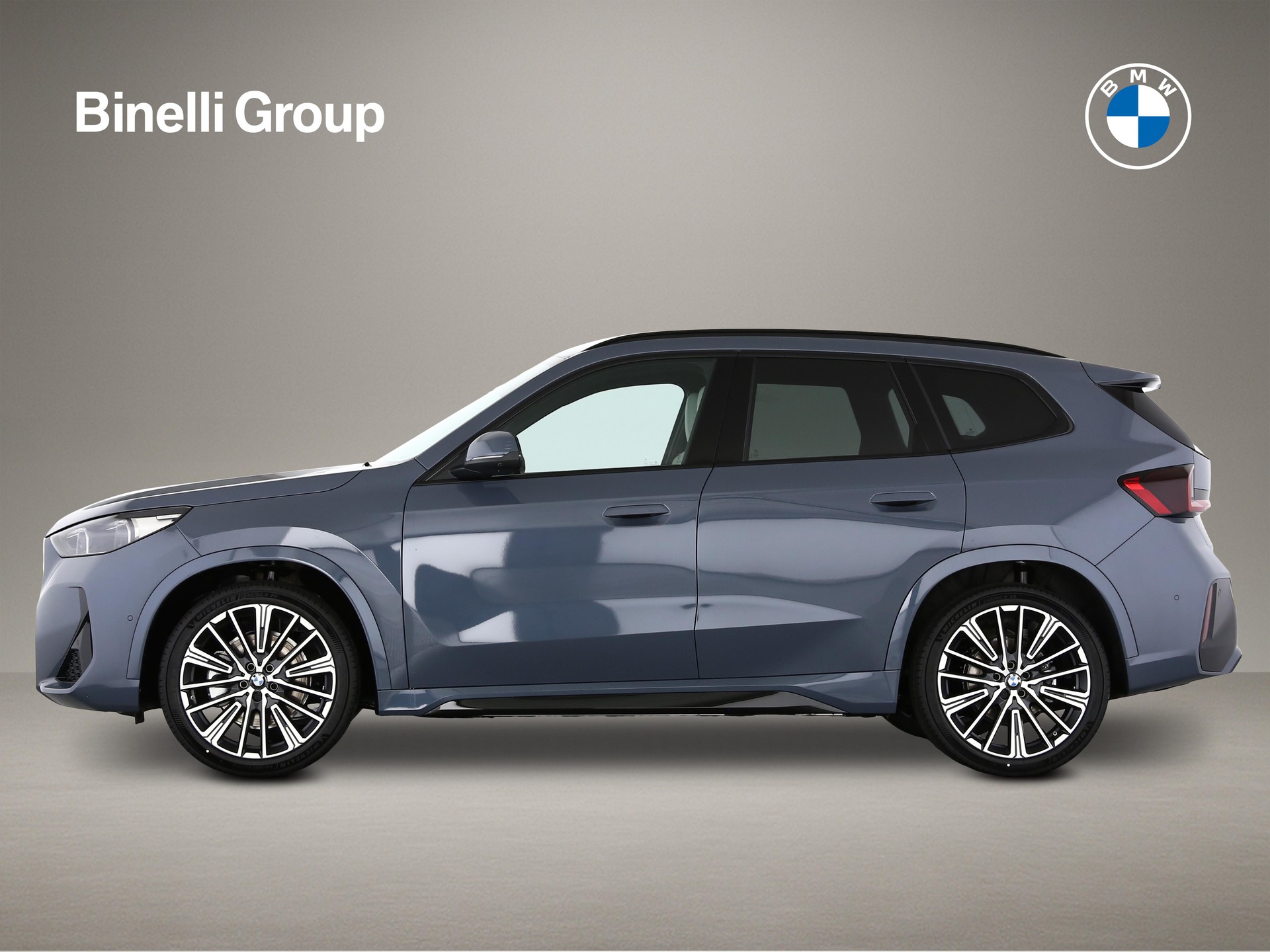 BMW iX1 30 xDrive-showroom-element-1