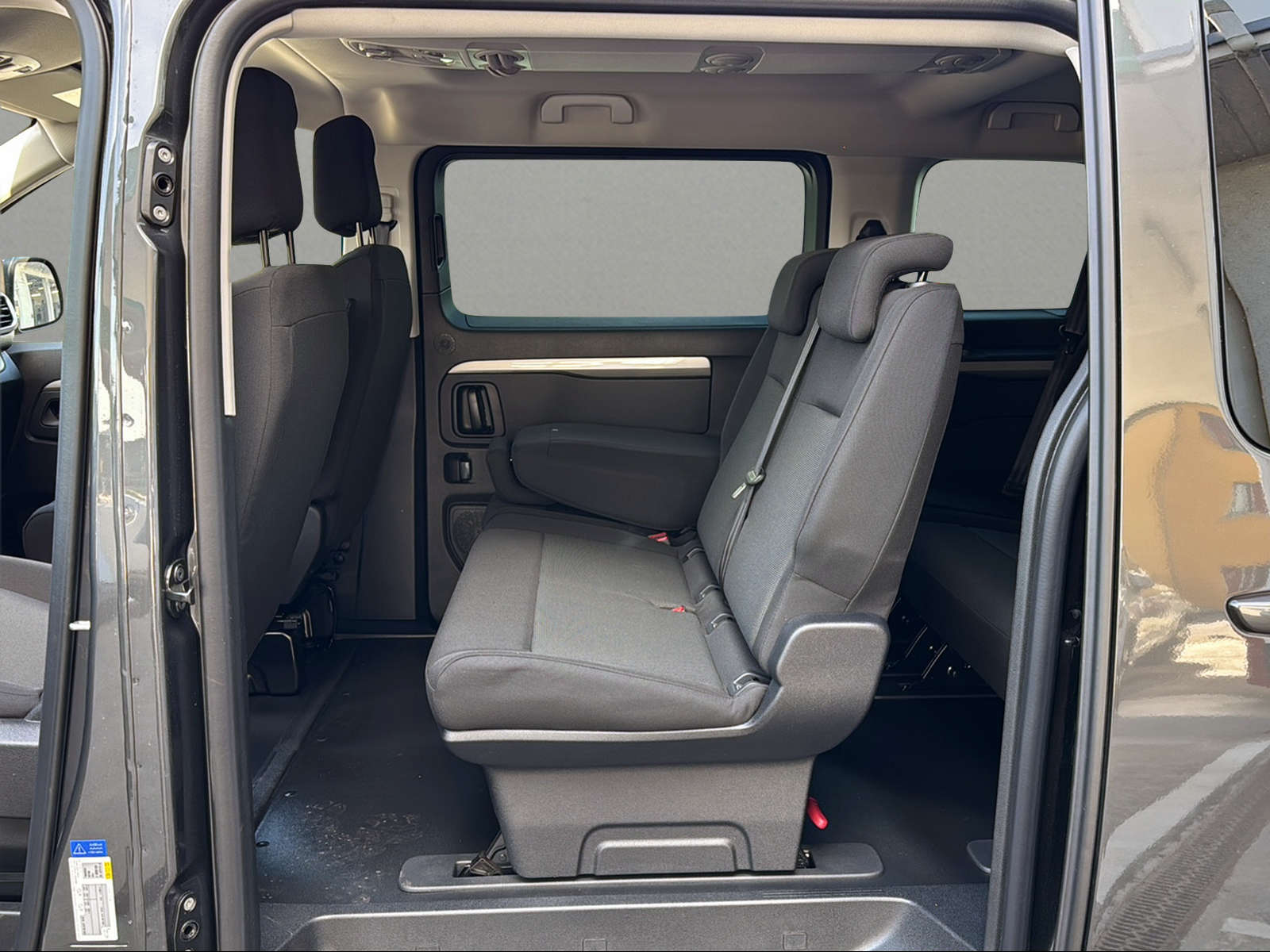 PEUGEOT Traveller 2.2 BlueHDi Family Edition Standard EAT8-image-7